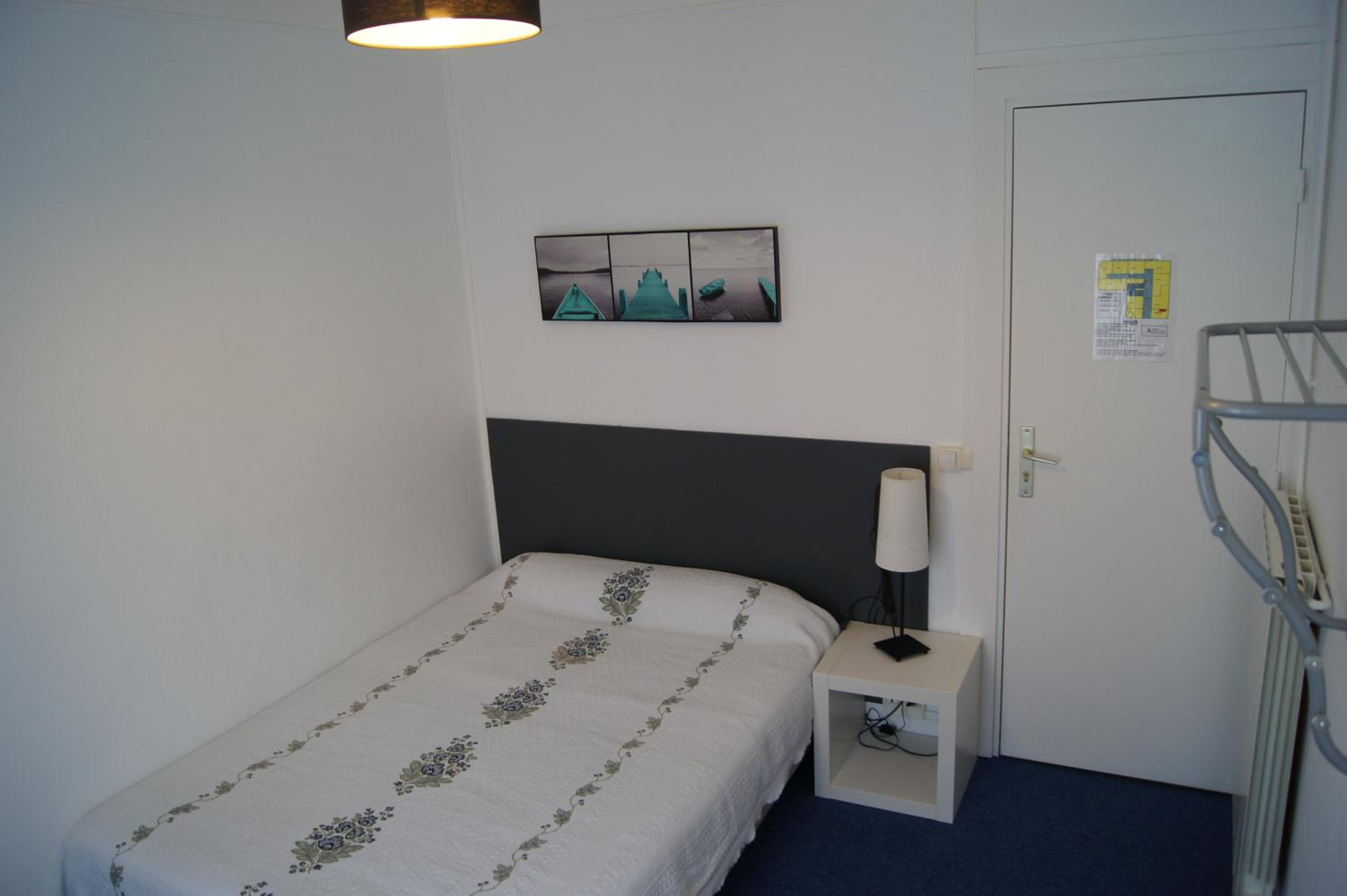Double Room with Shared Bathroom photo 2