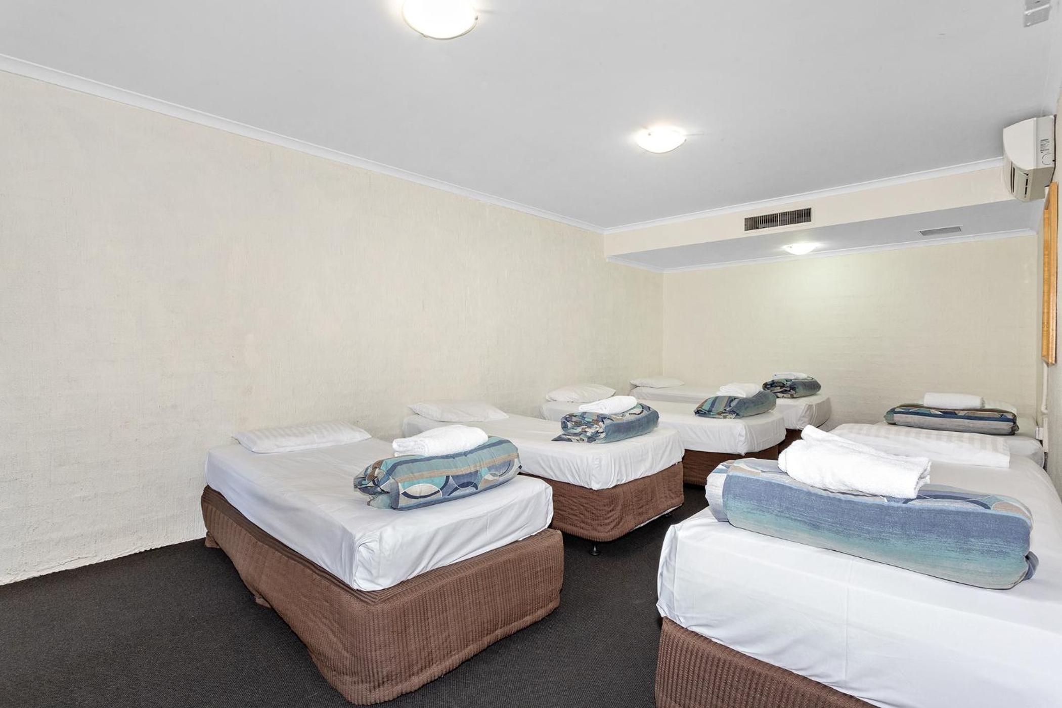 Dormitory Room With 8 Single Beds photo 1