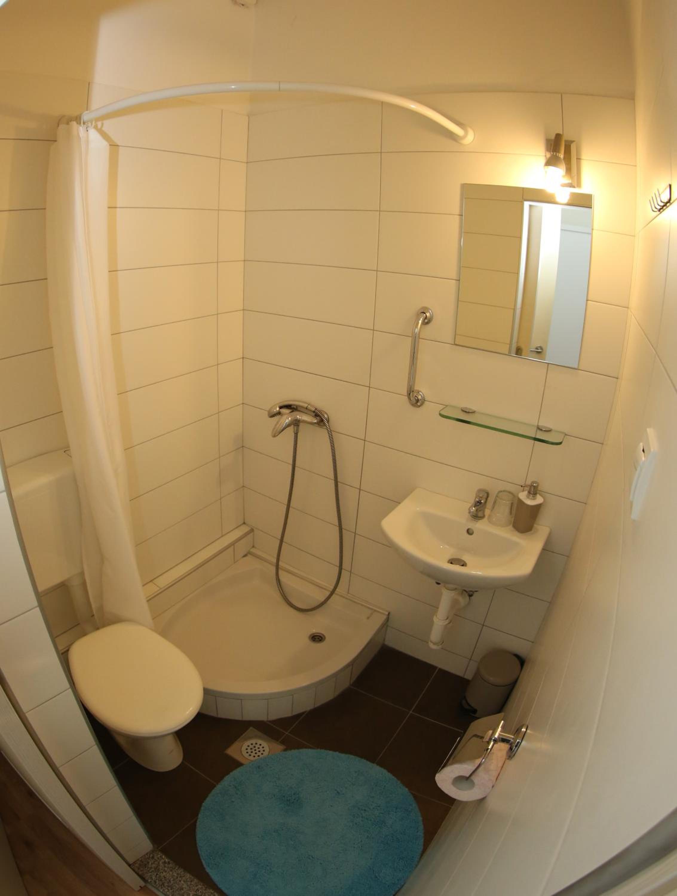 Double Room - Photo 5