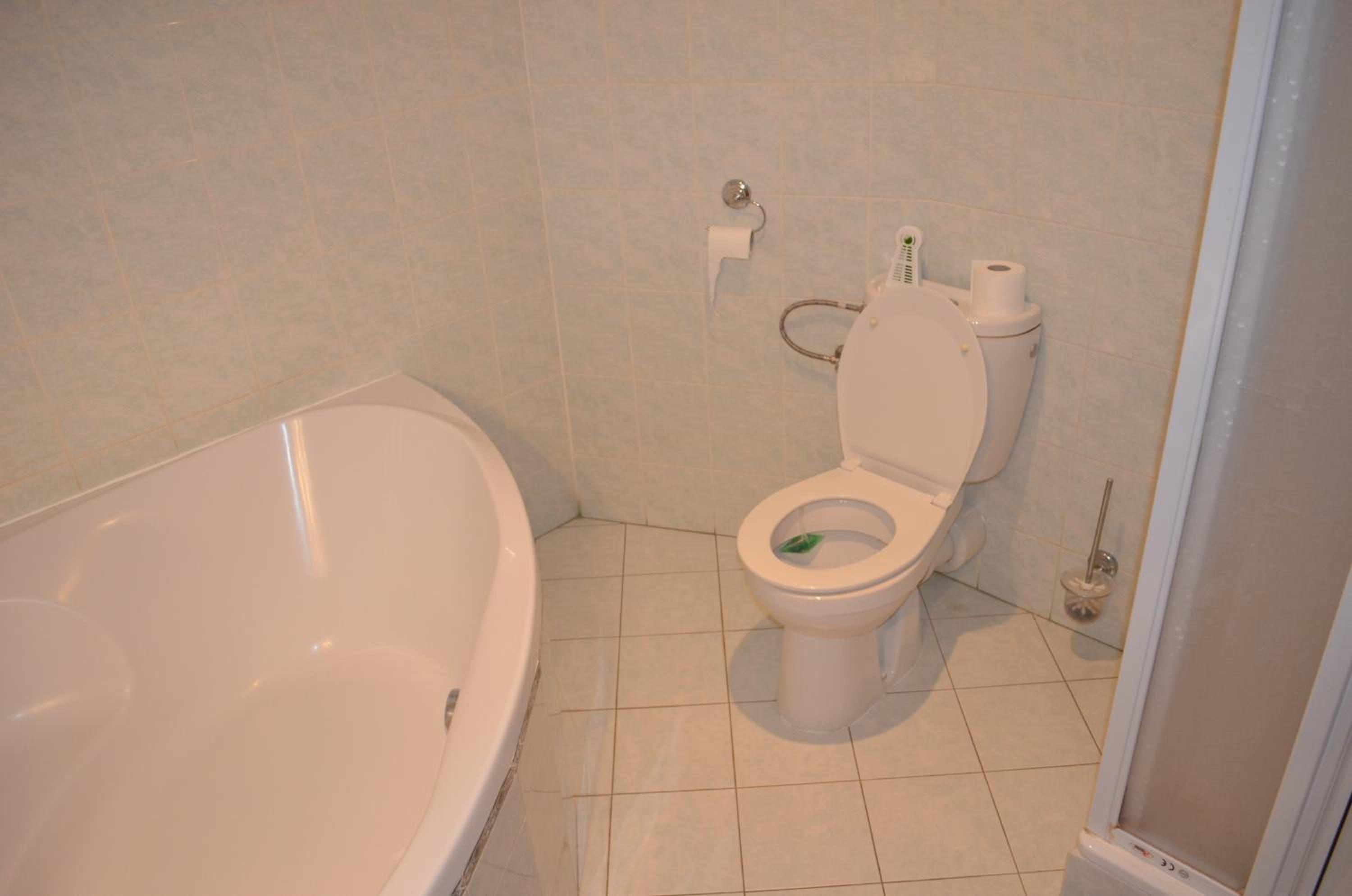 One-Bedroom Suite - Photo 3