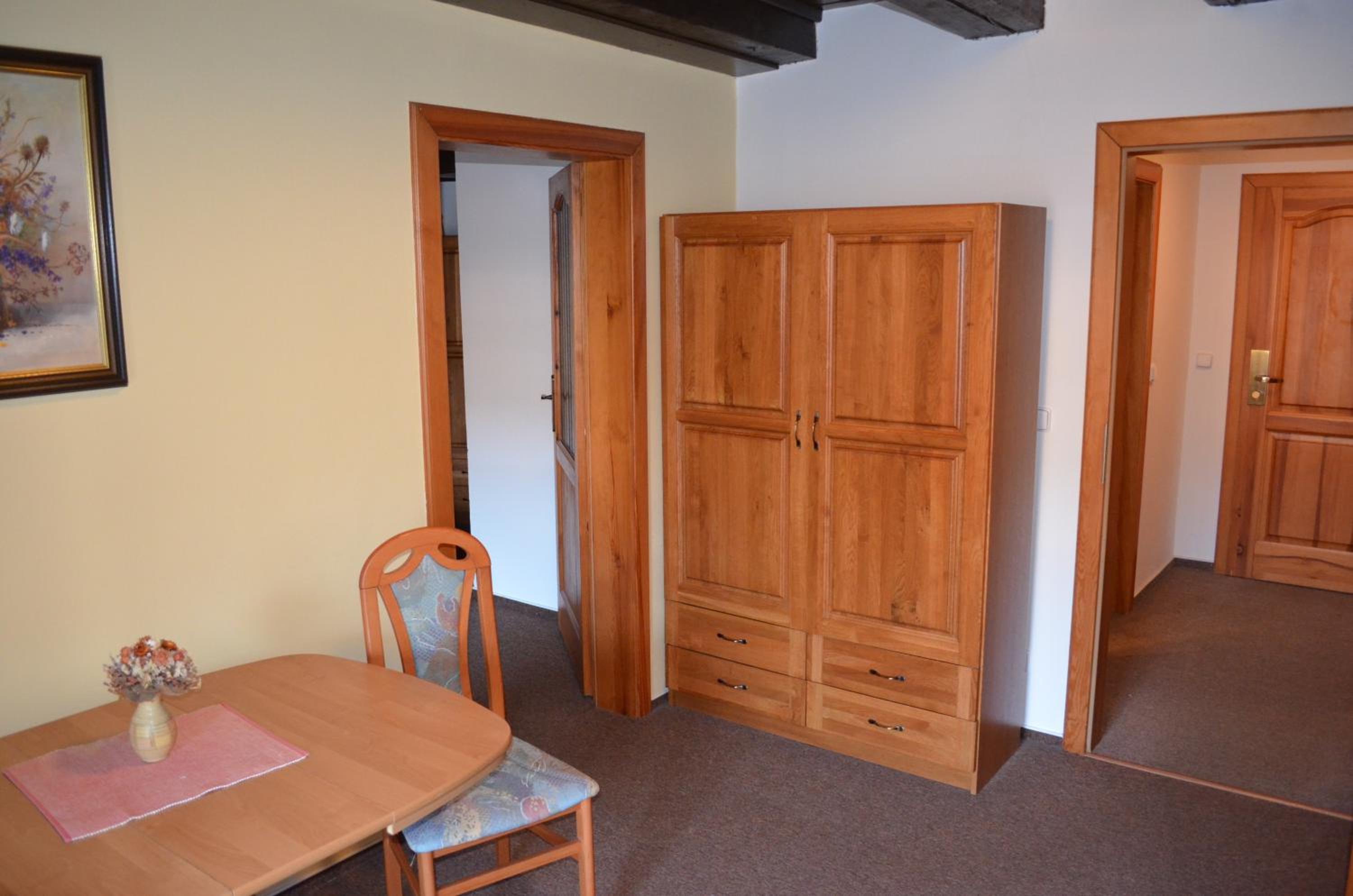 One-Bedroom Suite - Photo 4