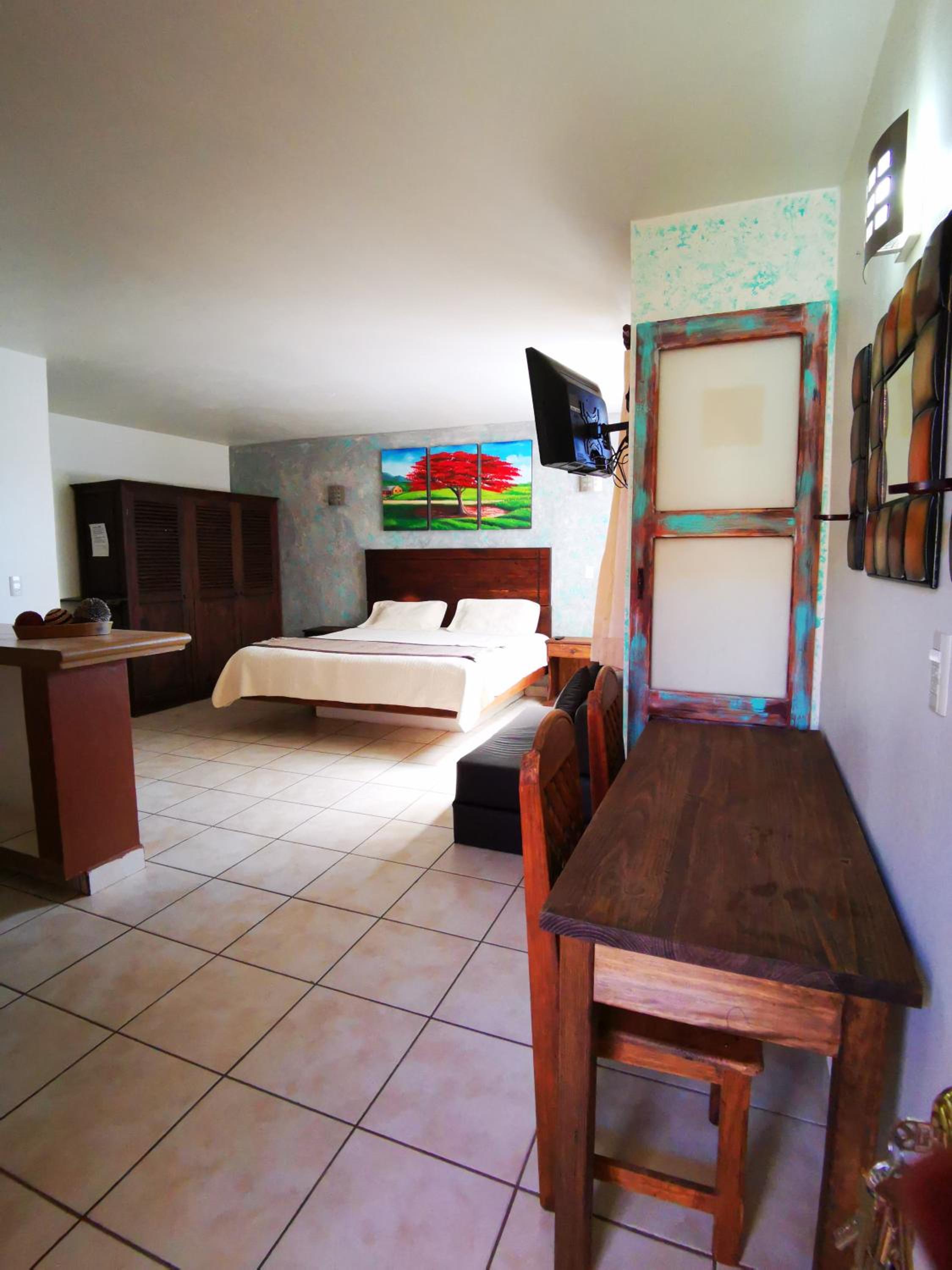 King Suite with Kitchen - Photo 6
