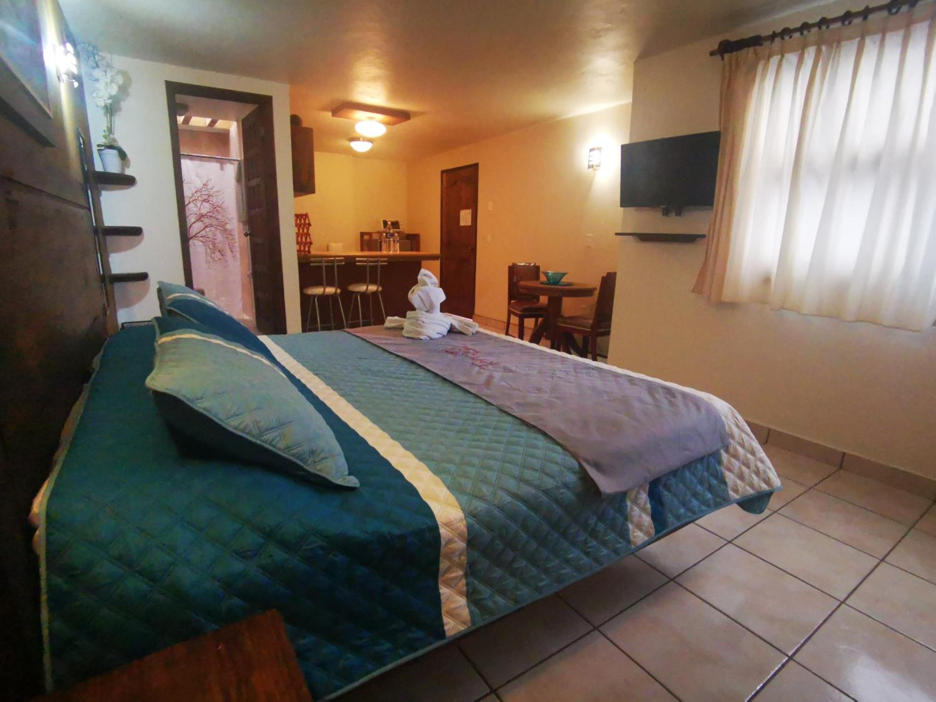 King Suite with Kitchen - Photo 5