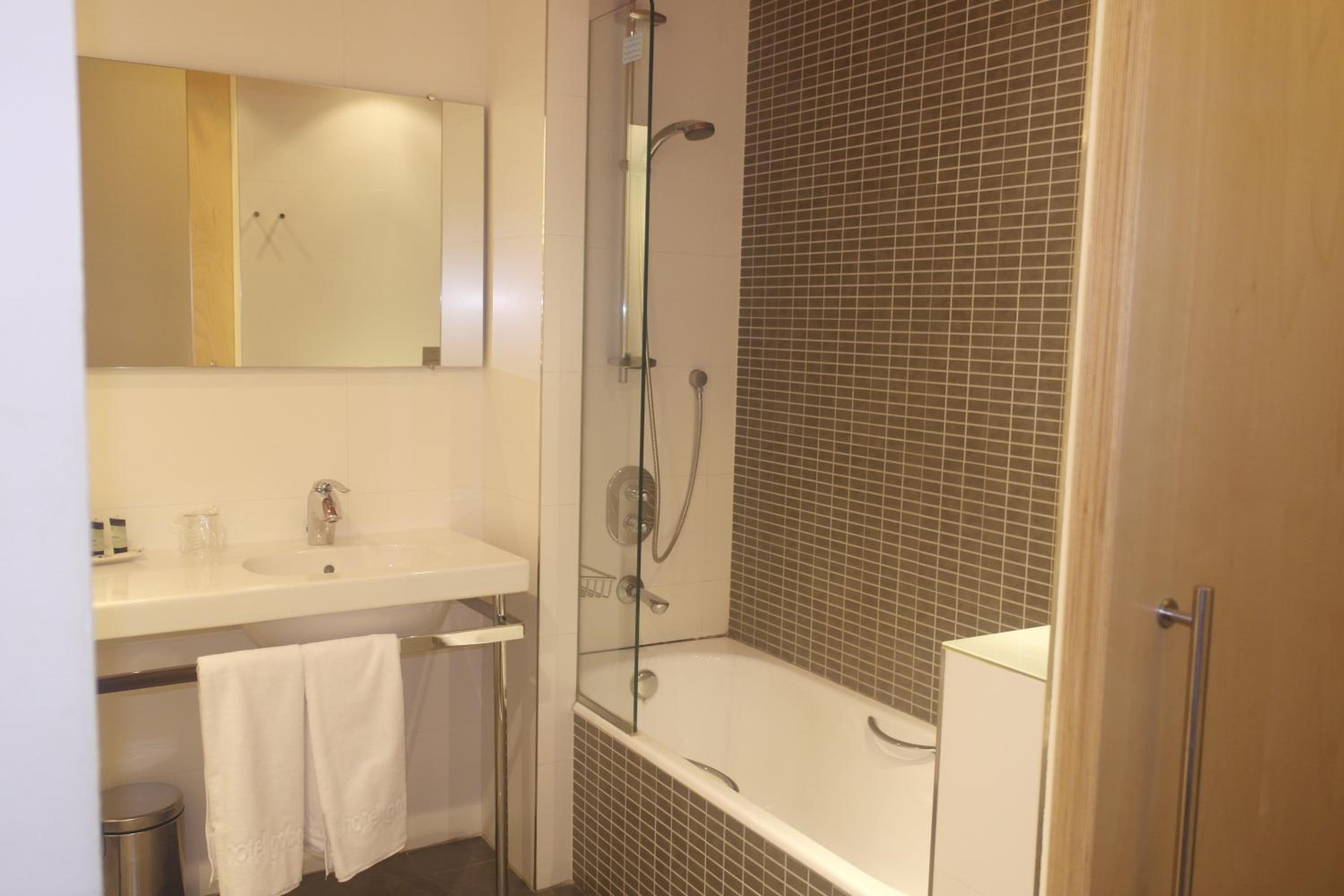 Double or Twin Room with Extra Bed photo 3