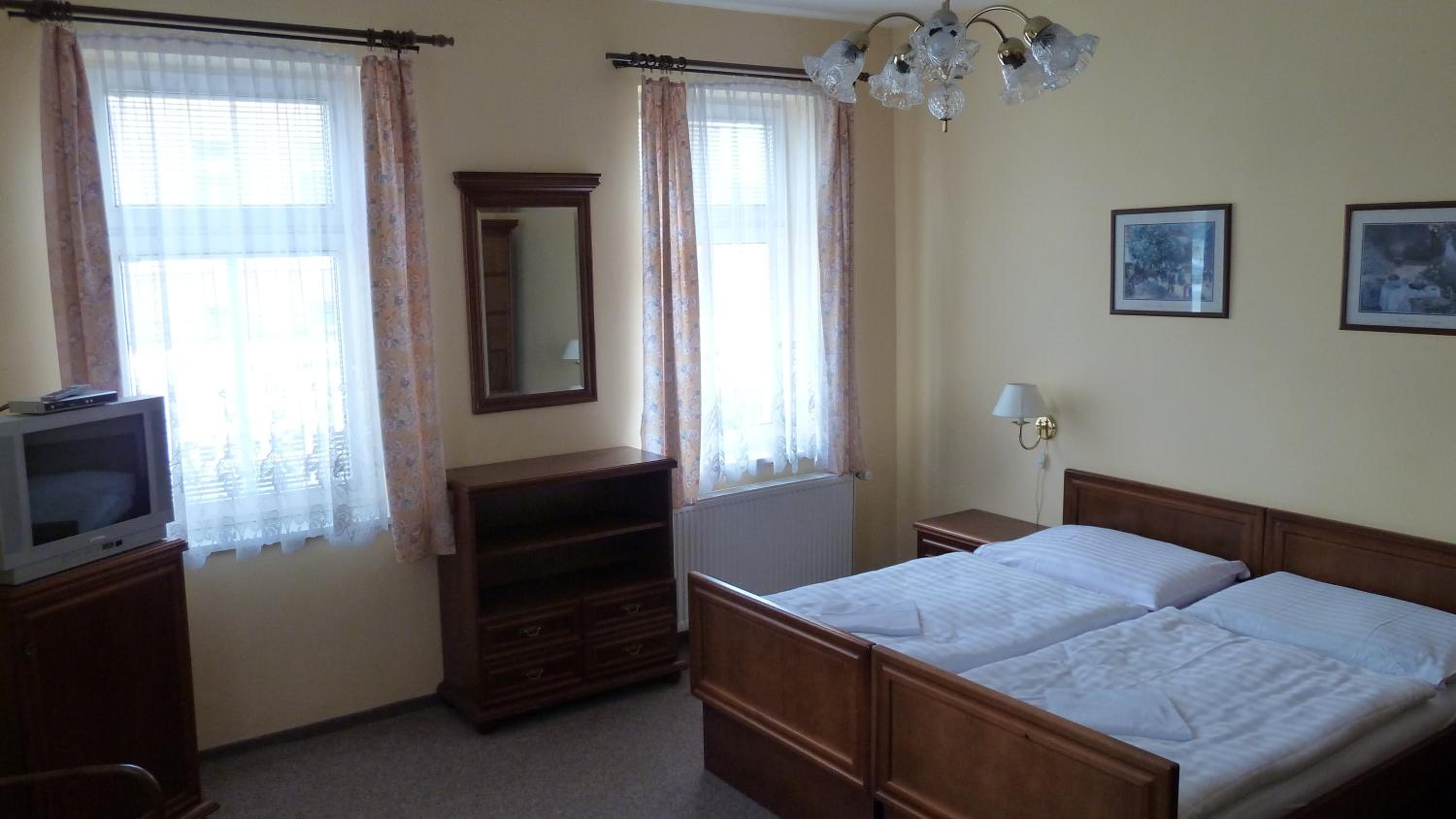 One-Bedroom Apartment - Annex photo 1