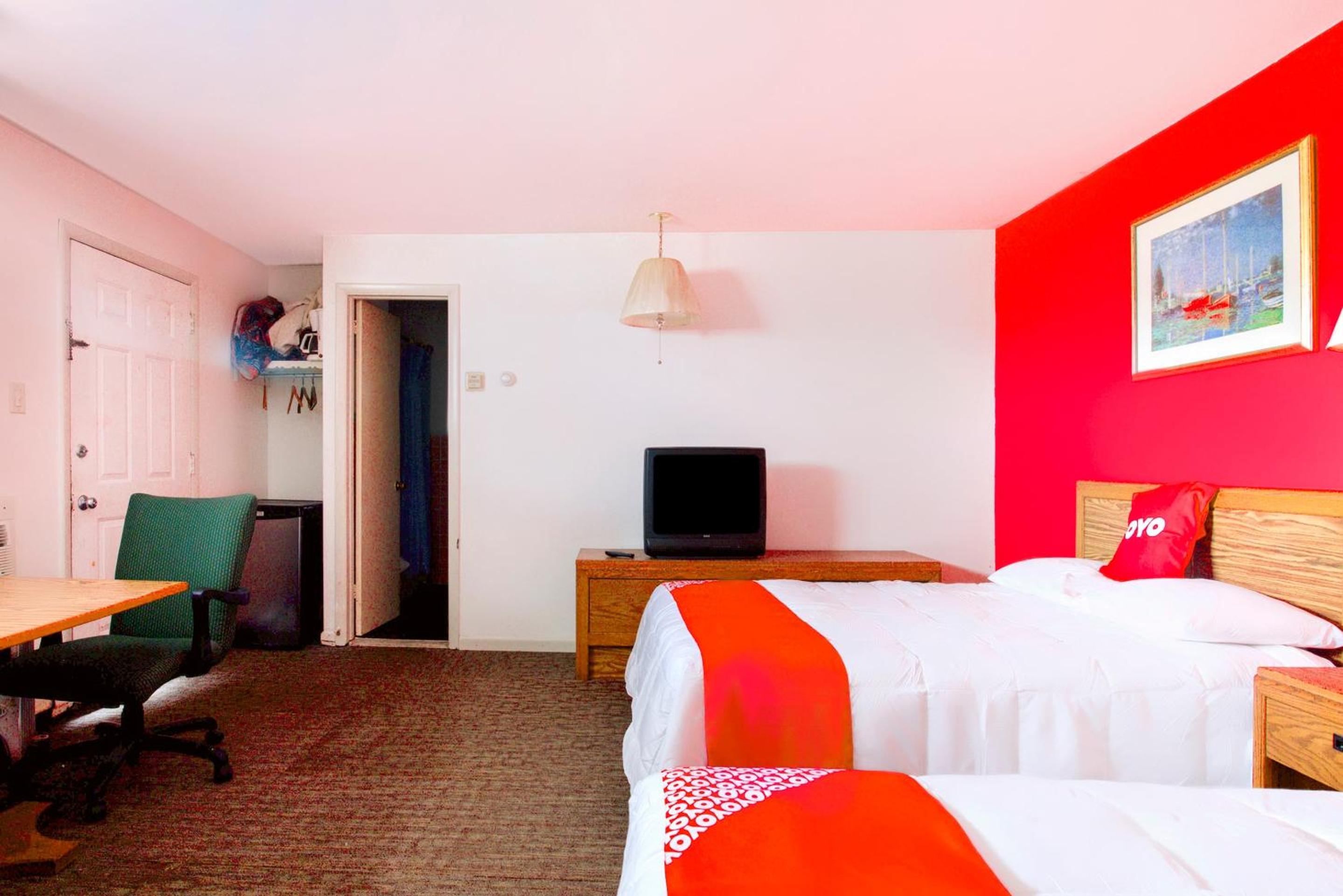 Double Room With Two Double Beds photo 2
