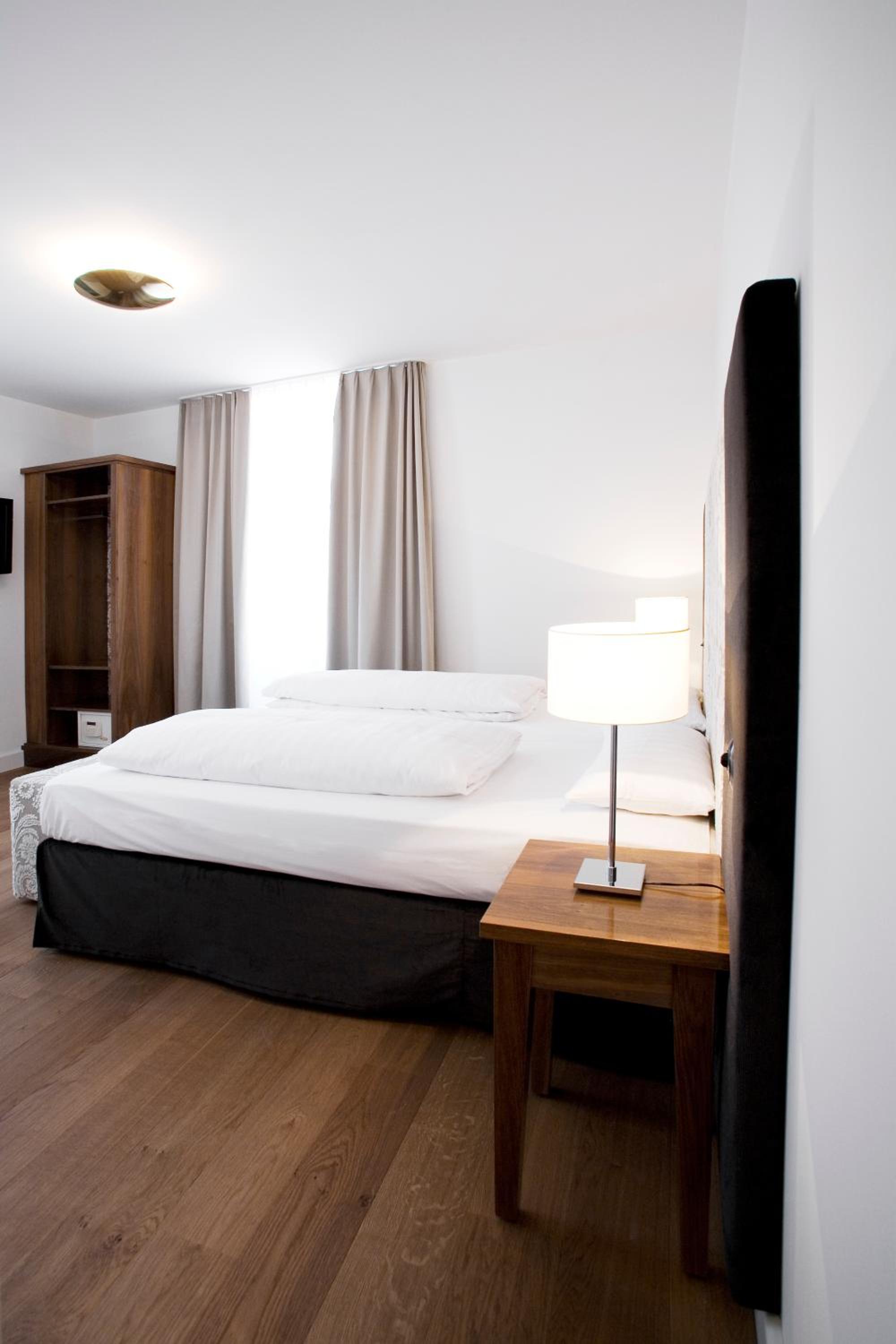 Large Deluxe Double Room - Photo 5