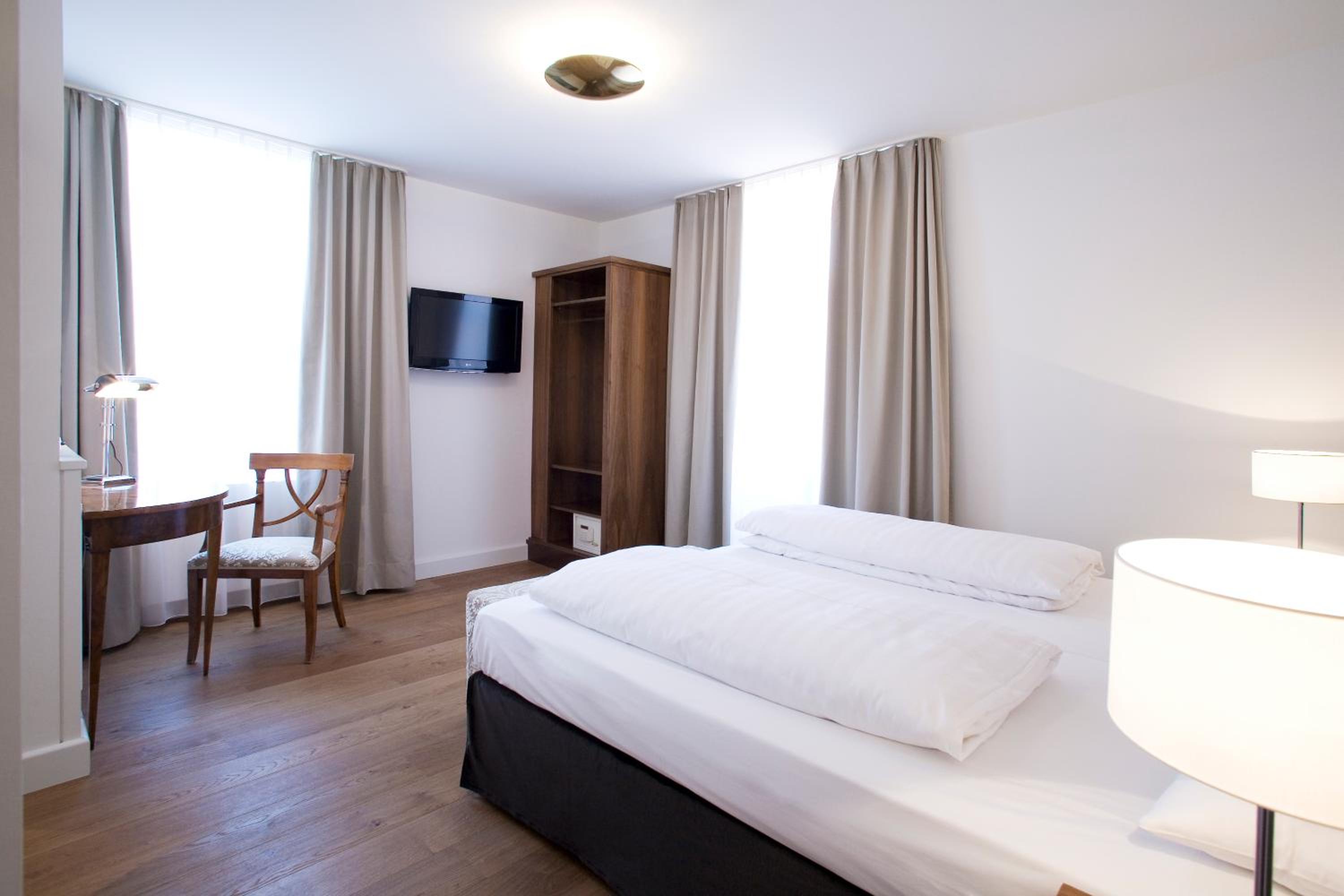 Large Deluxe Double Room - Photo 6