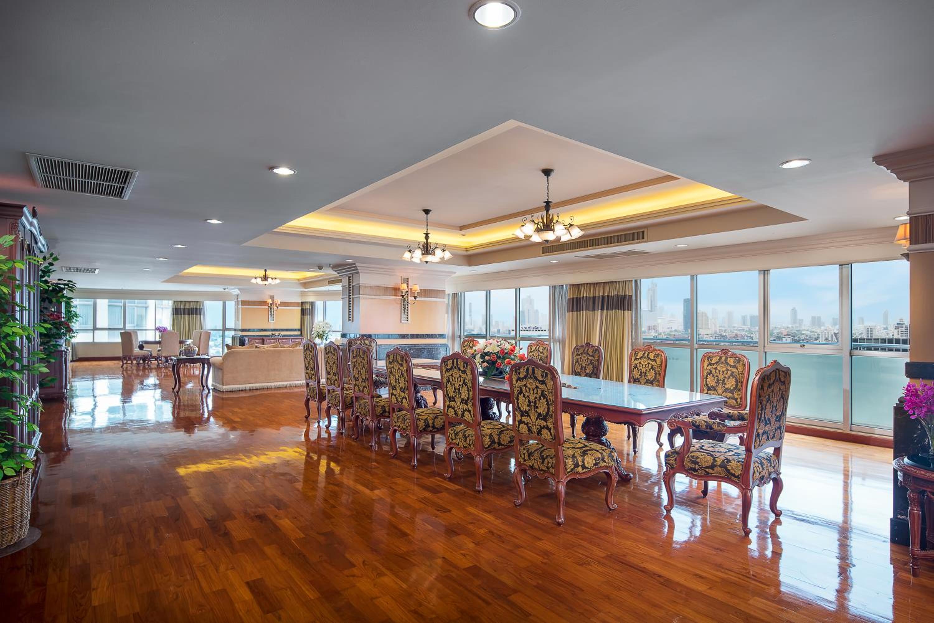 Presidential Suite thumbnail 6