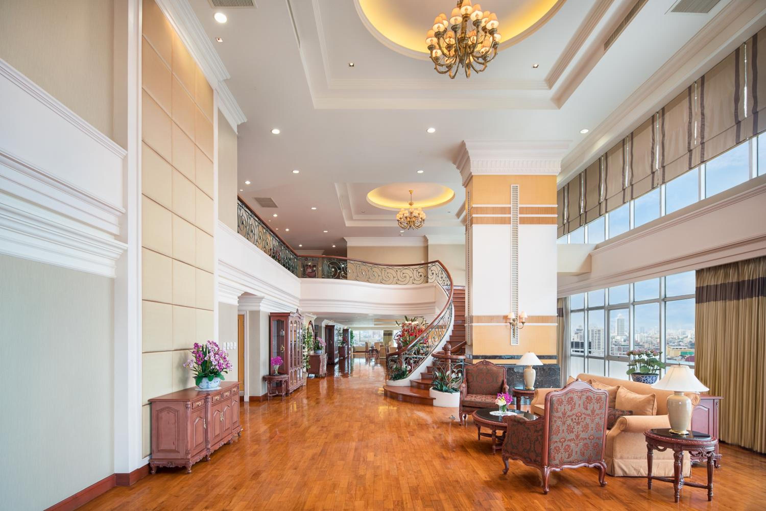 Presidential Suite thumbnail 5