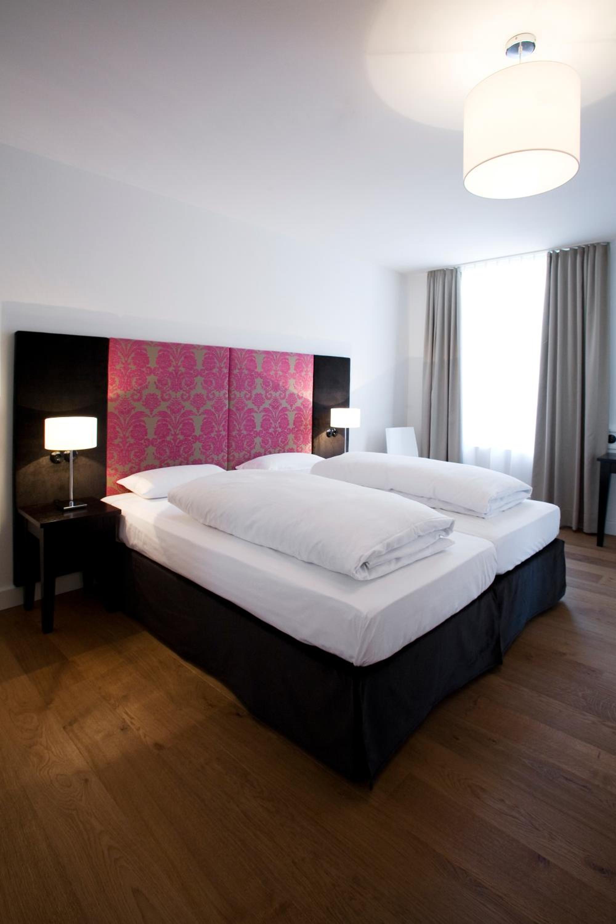 Large Deluxe Double Room - Photo 8