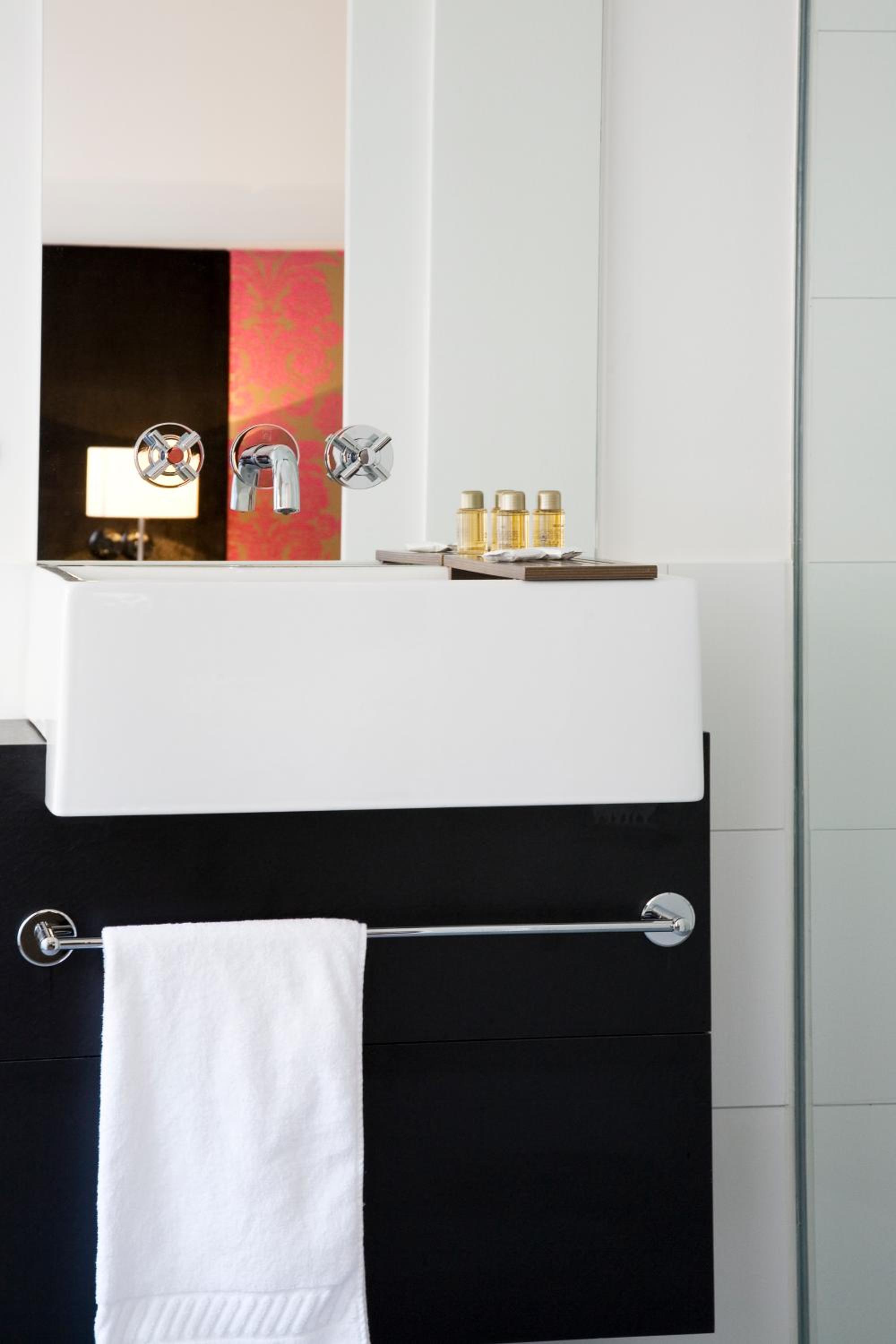 Large Deluxe Double Room - Photo 14