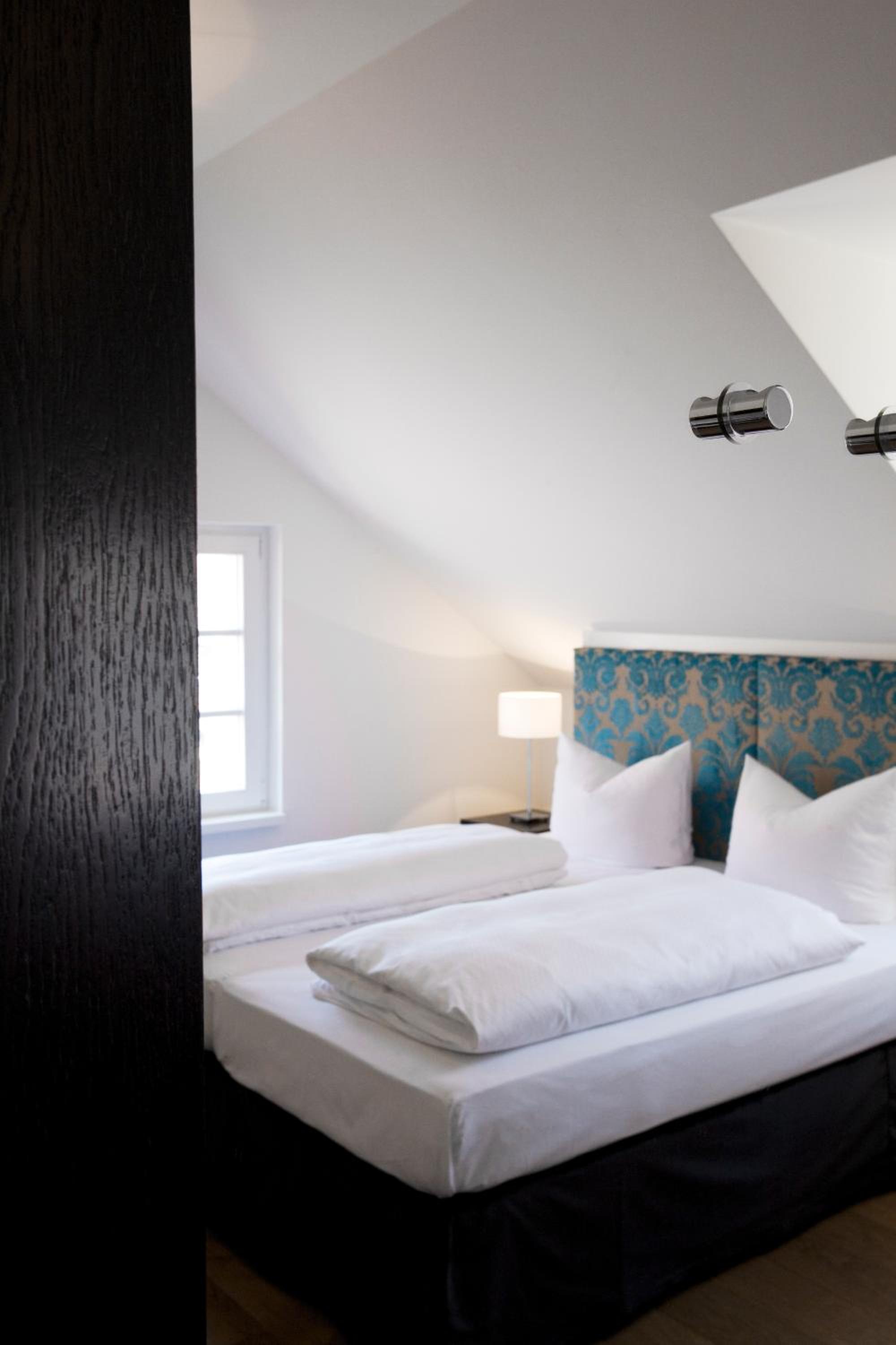 Large Deluxe Double Room - Photo 3