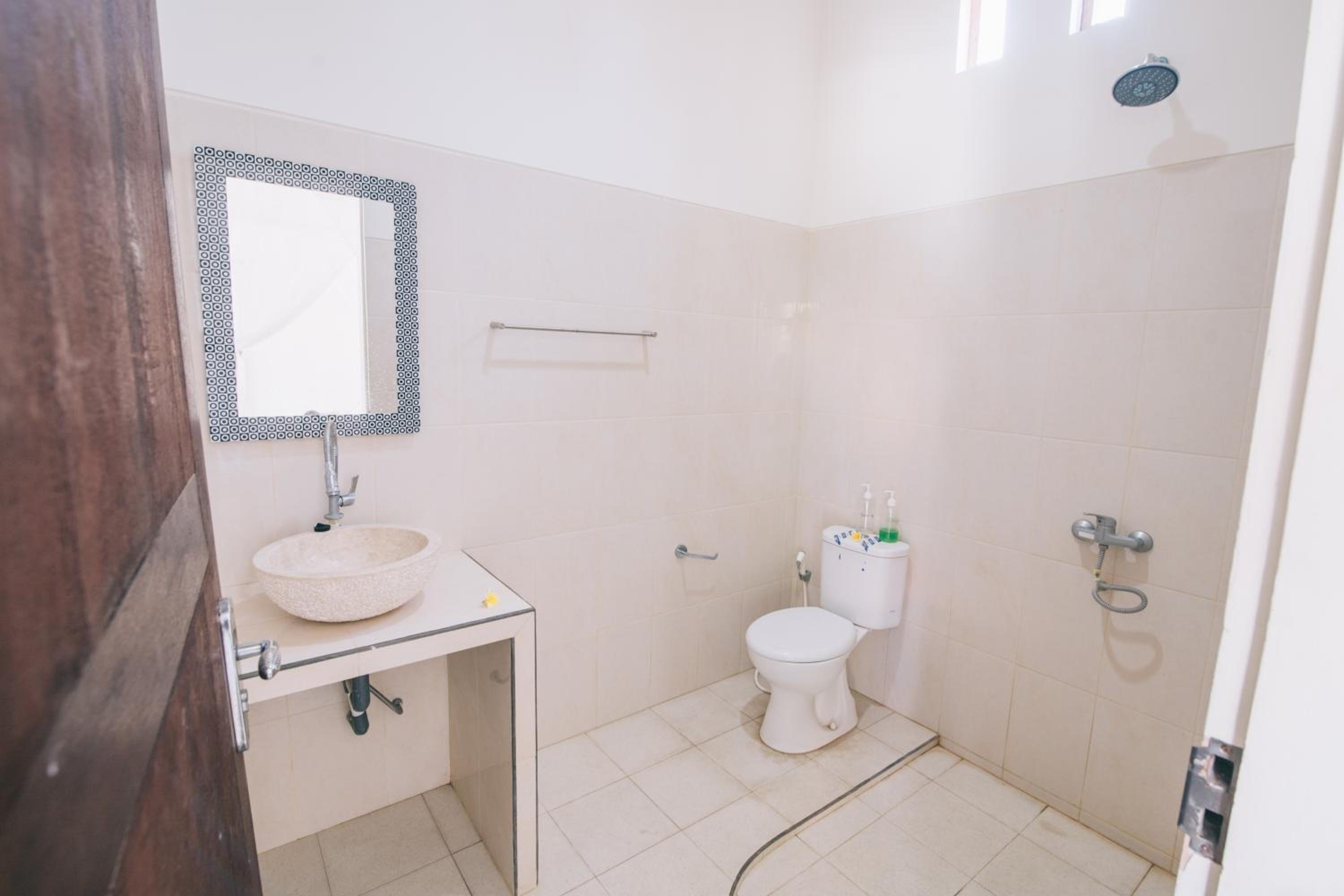 Standard Queen Room - Photo 48
