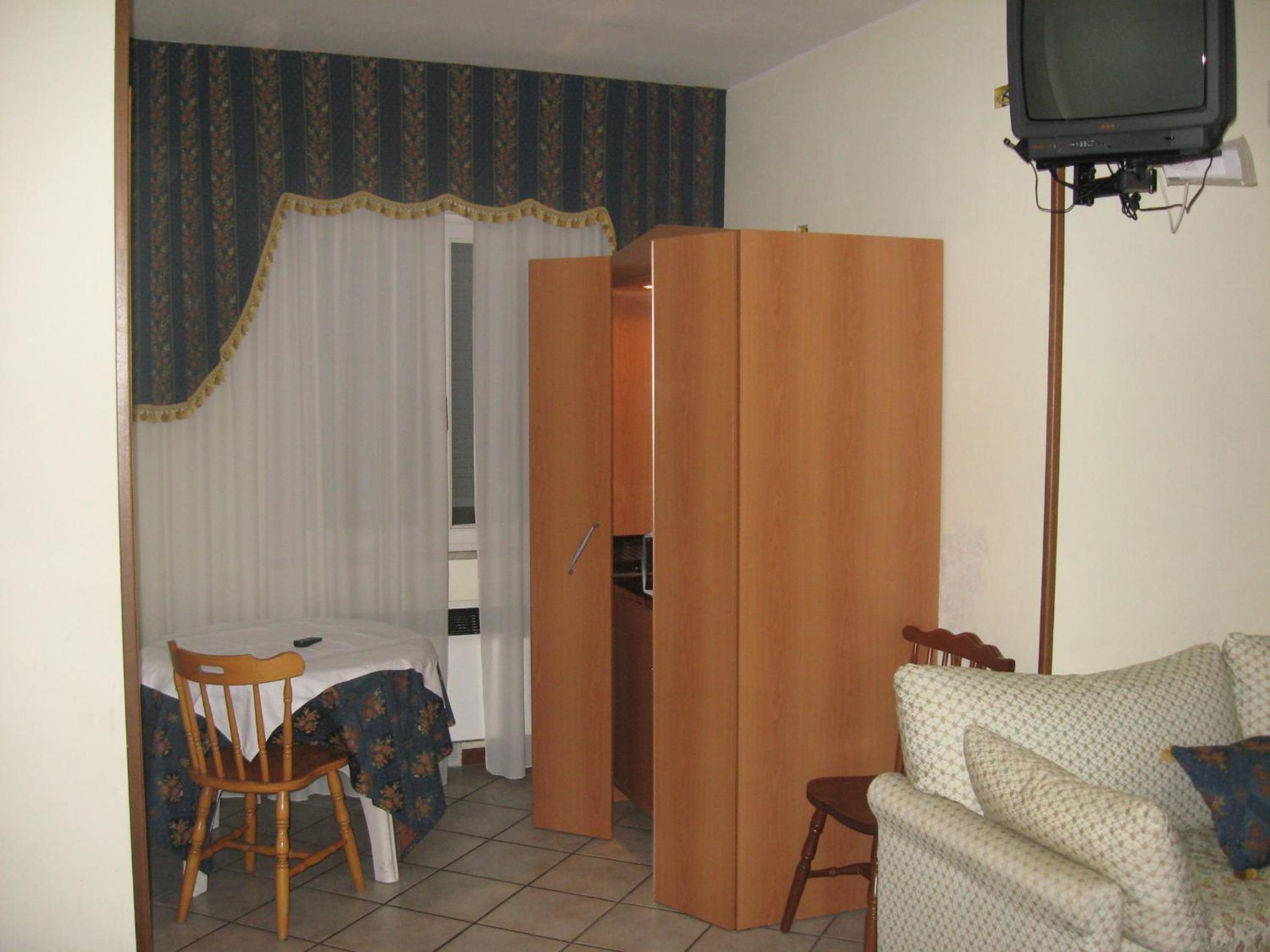 Studio with Mountain View - Photo 2