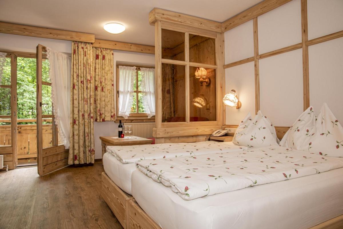 Superior Double Room with Balcony - Photo 6