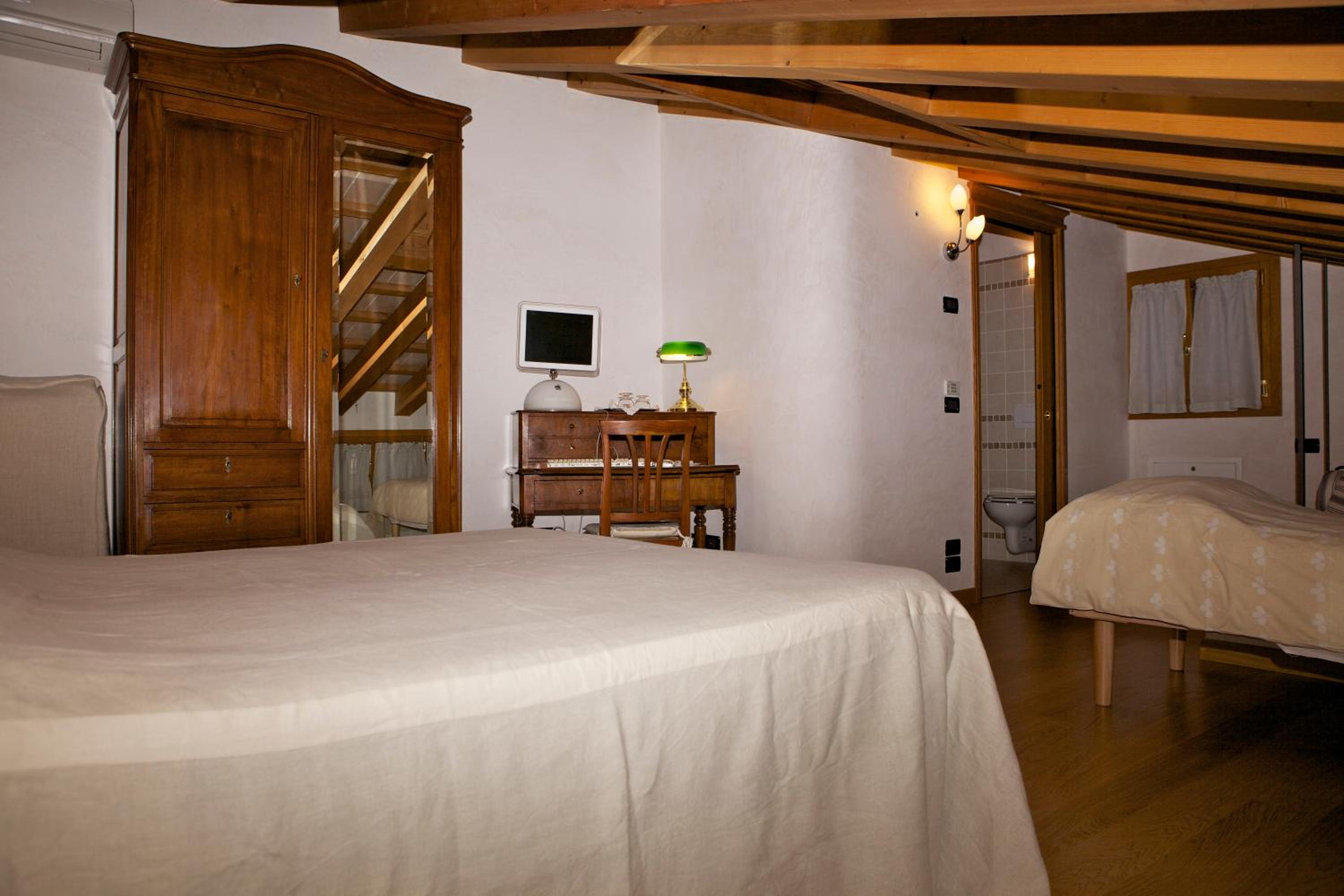 Double or Twin Room photo 3