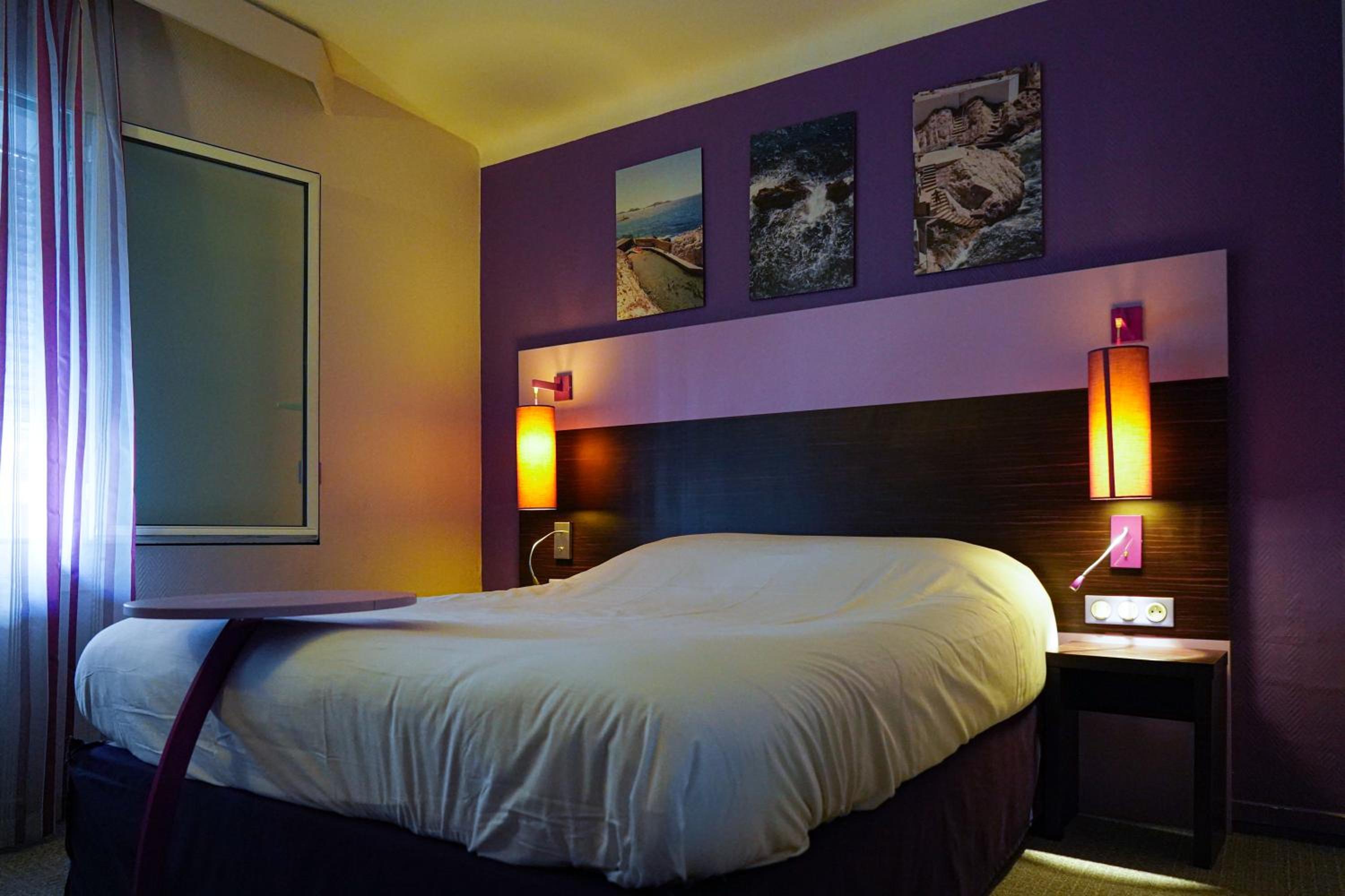 Standard Double Room - Photo 9