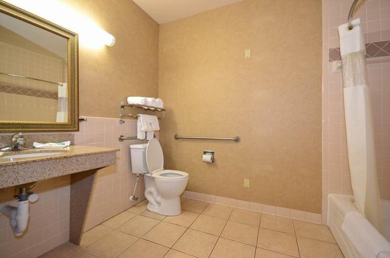 King Suite - Disability Access/Non-Smoking - Photo 2