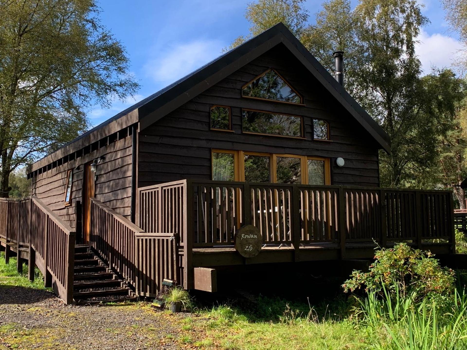 Rowan Cabin (3 bedrooms) – Electric hot tub (extra charge) and free Wi-Fi photo 2