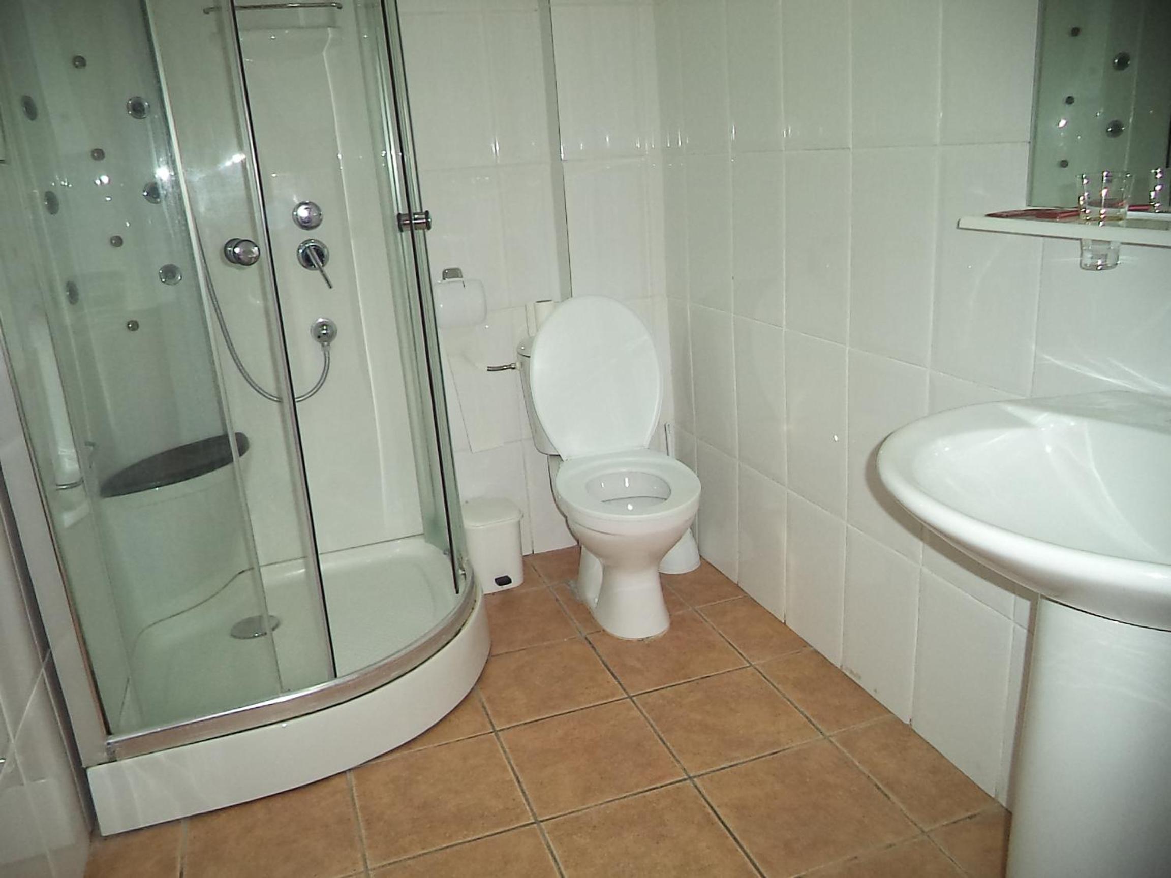 Twin Room - Photo 14