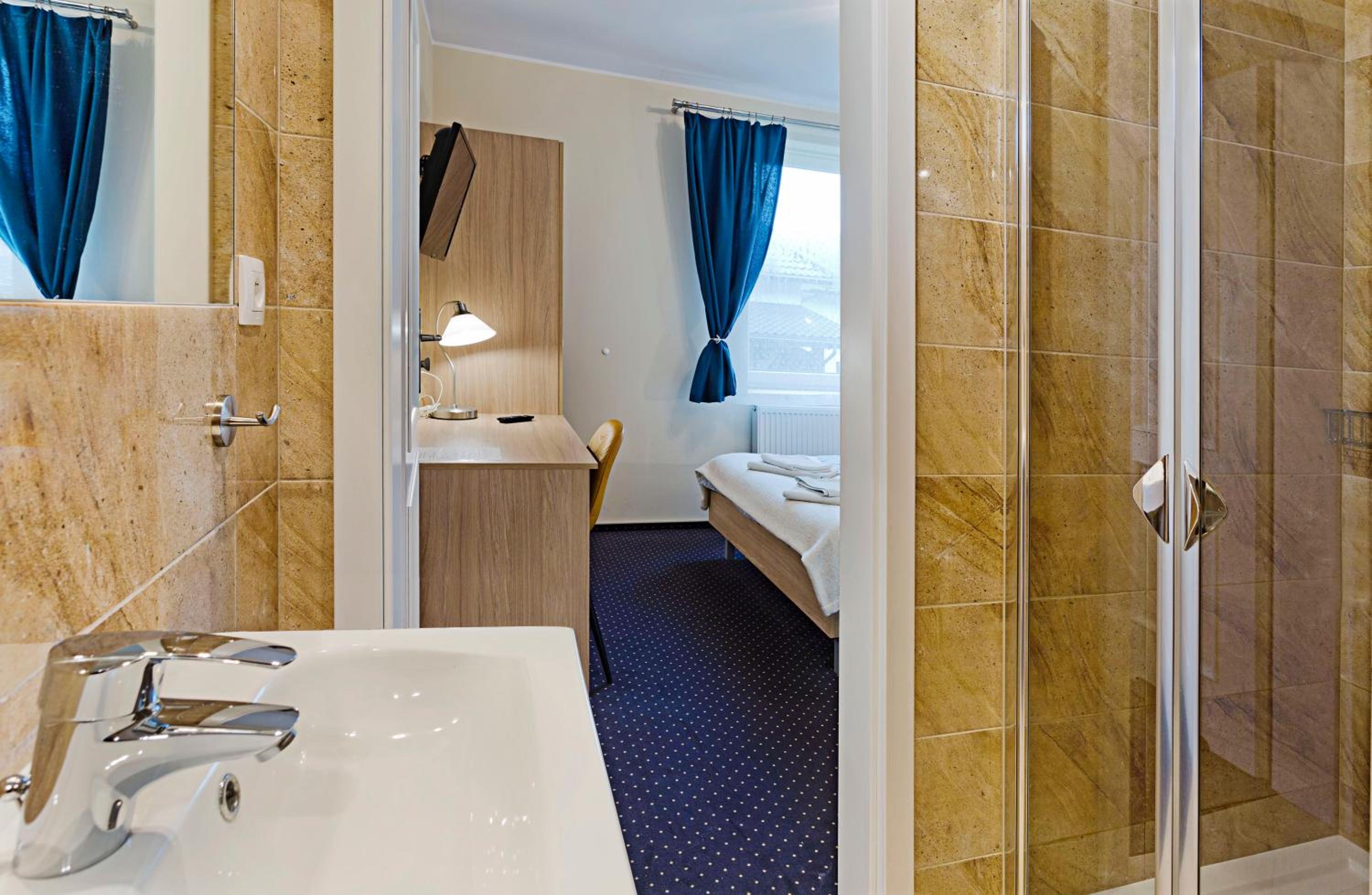 Double Room - Photo 4