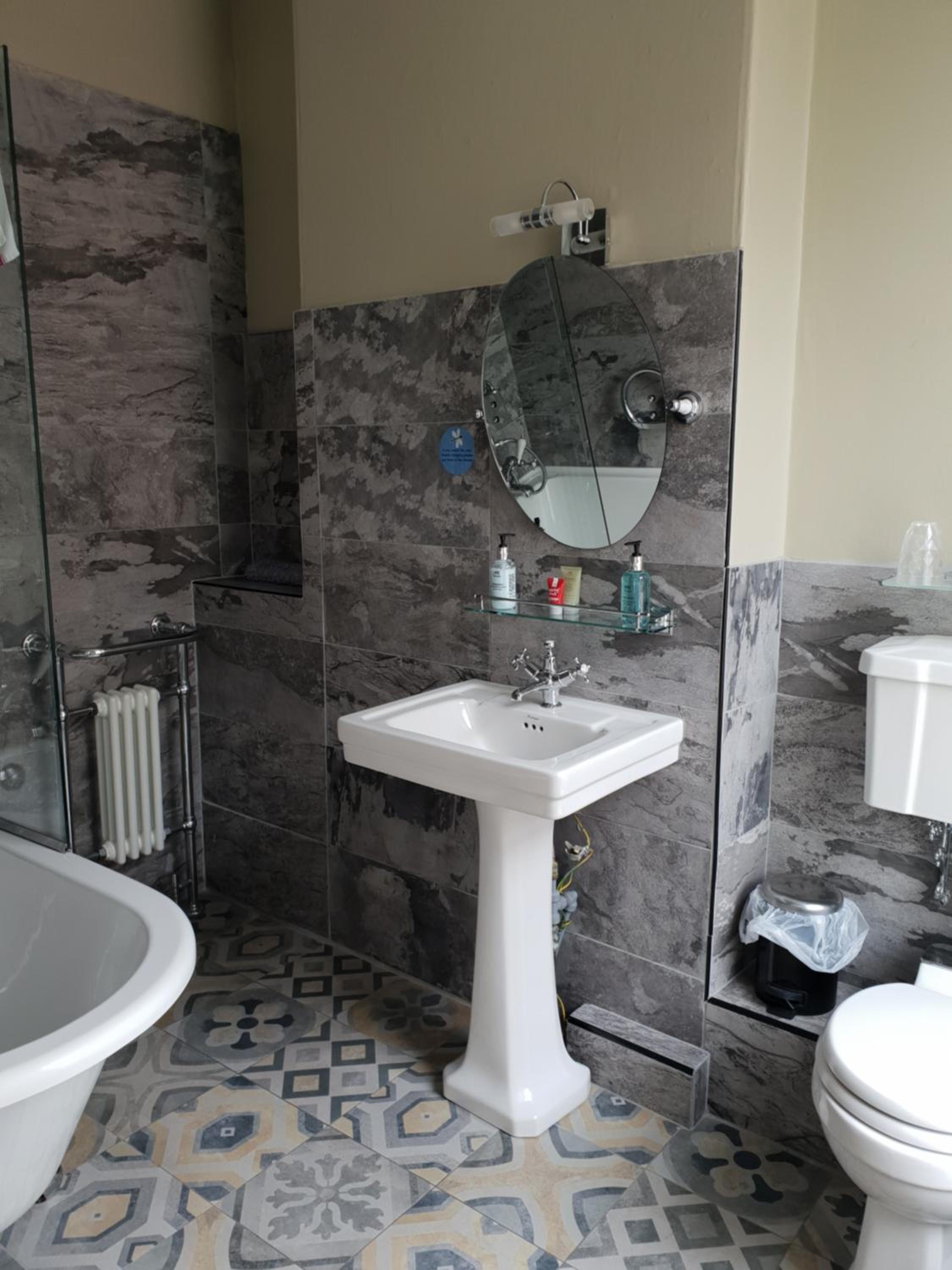 Double Room - Photo 15
