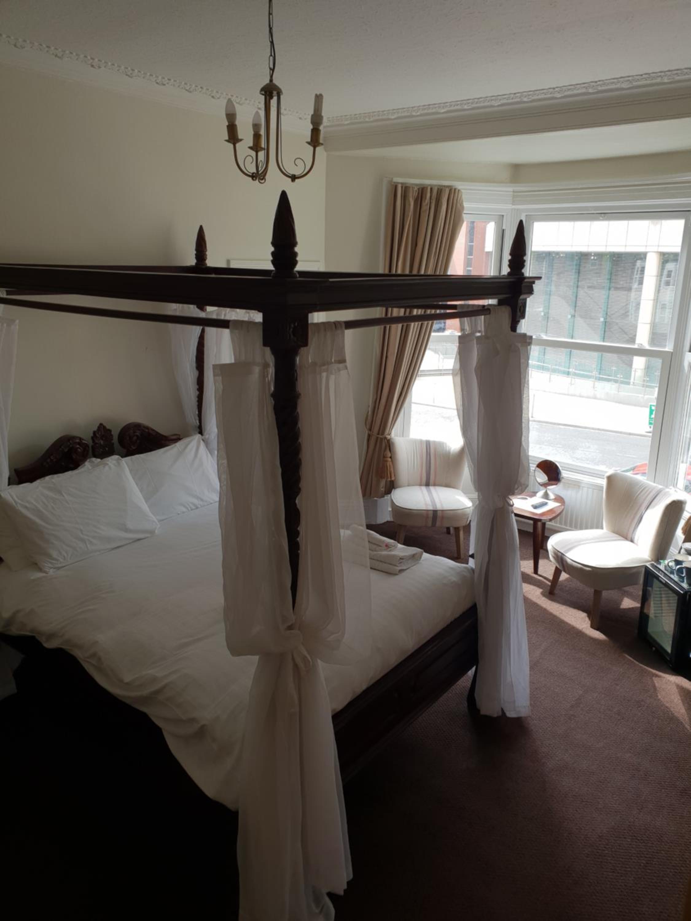 Double Room - Photo 16