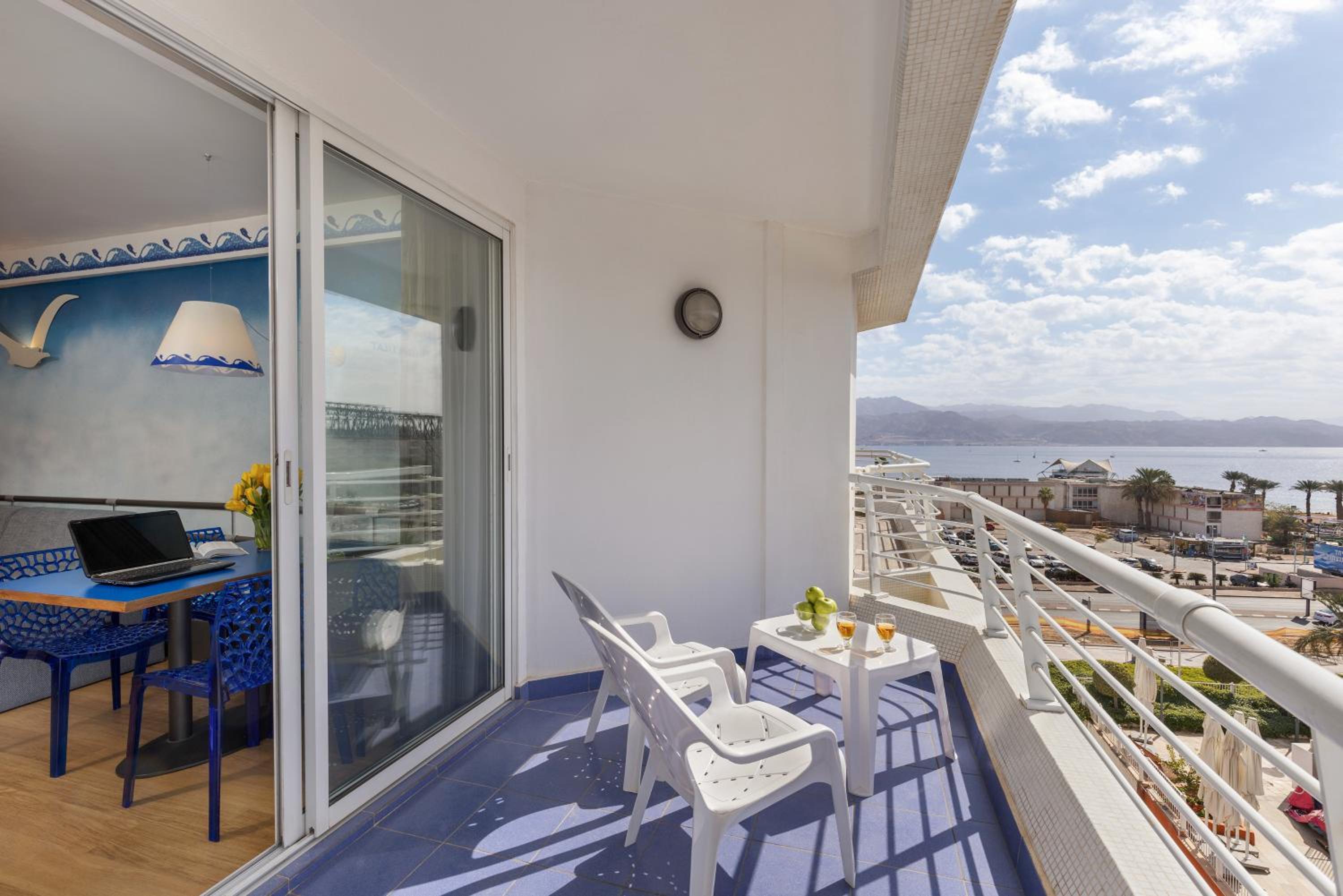 Grand Suite - 2 Room + Balcony & Kitchenette - 50m²