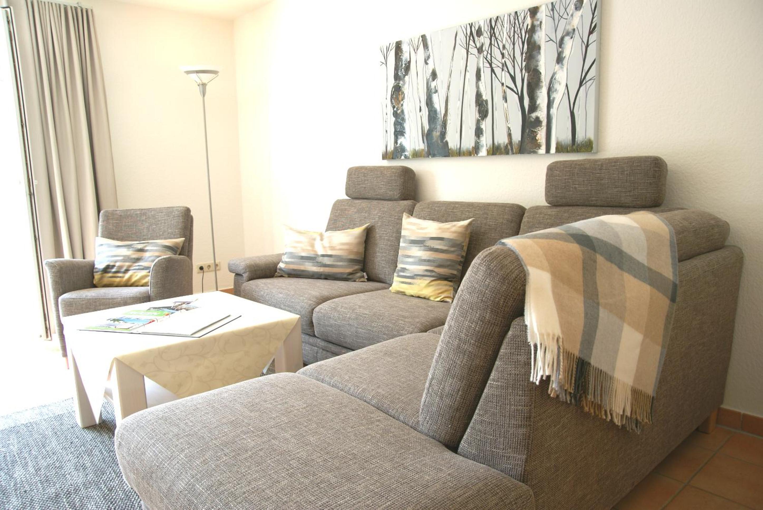 One-Bedroom Apartment photo 1