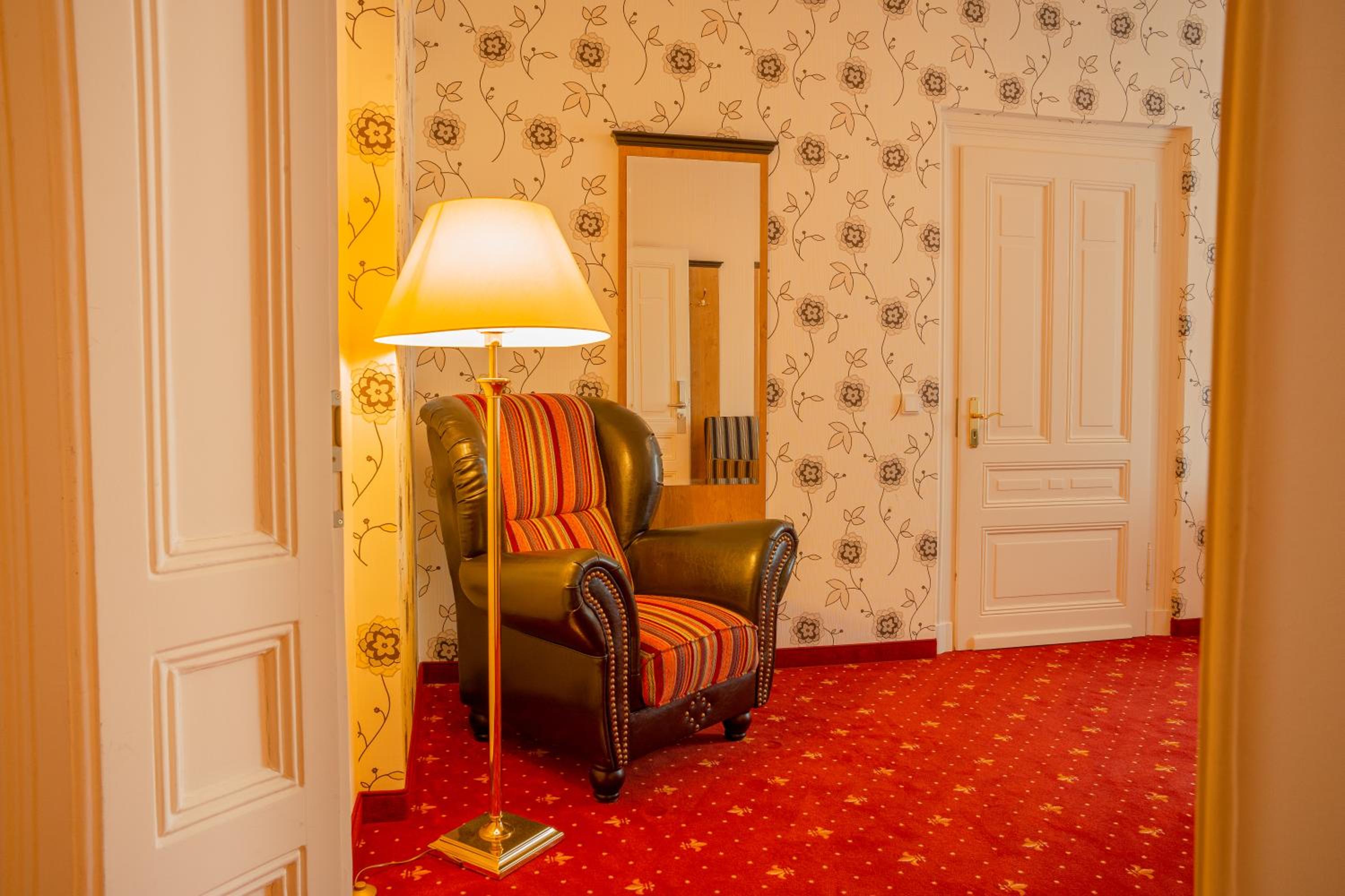 Suite - Photo 2