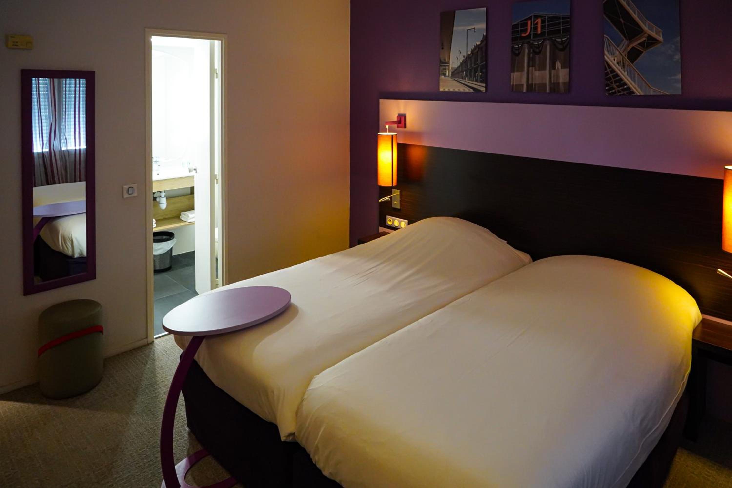 Standard Twin Room - Photo 2