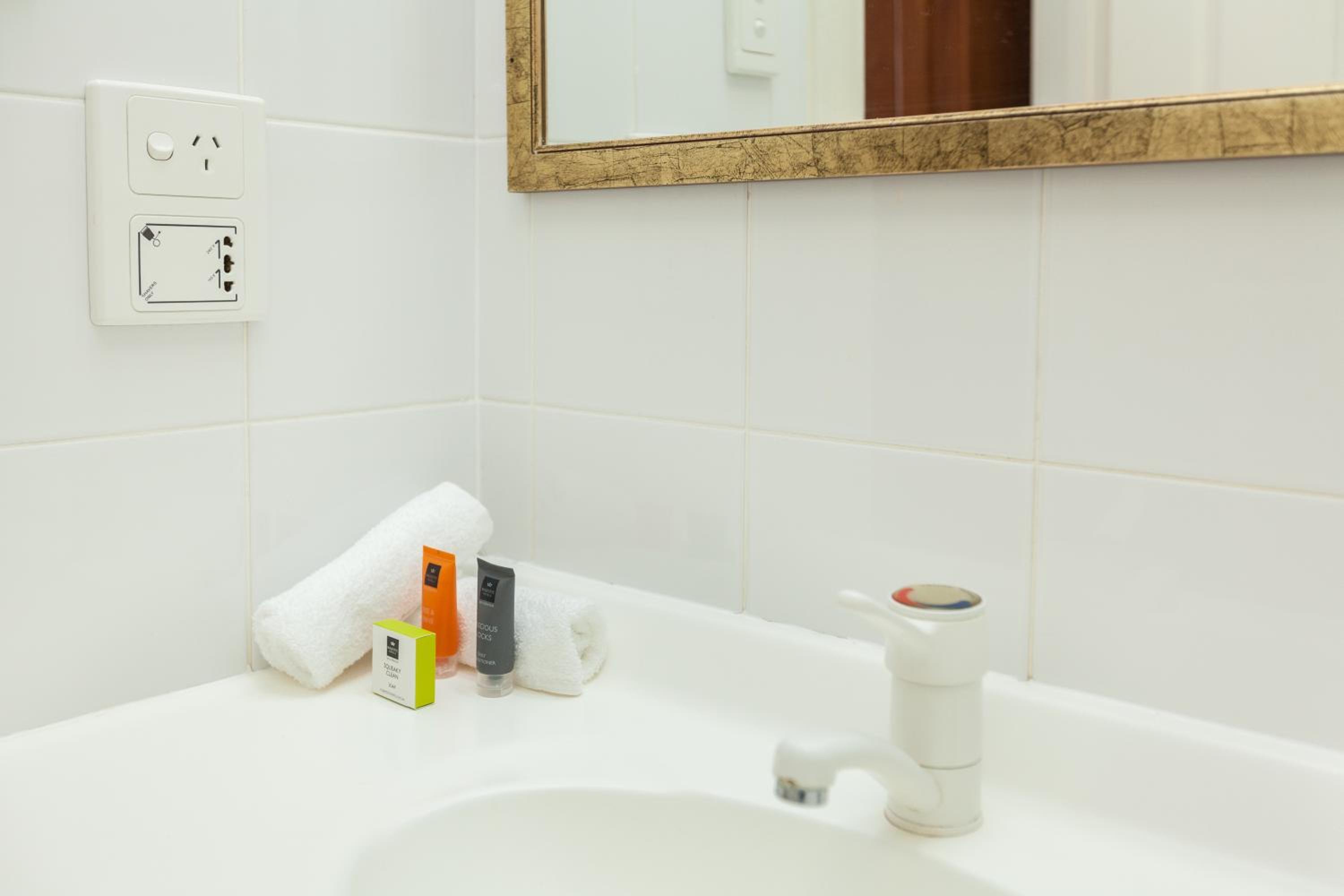 Studio Apartment thumbnail 5