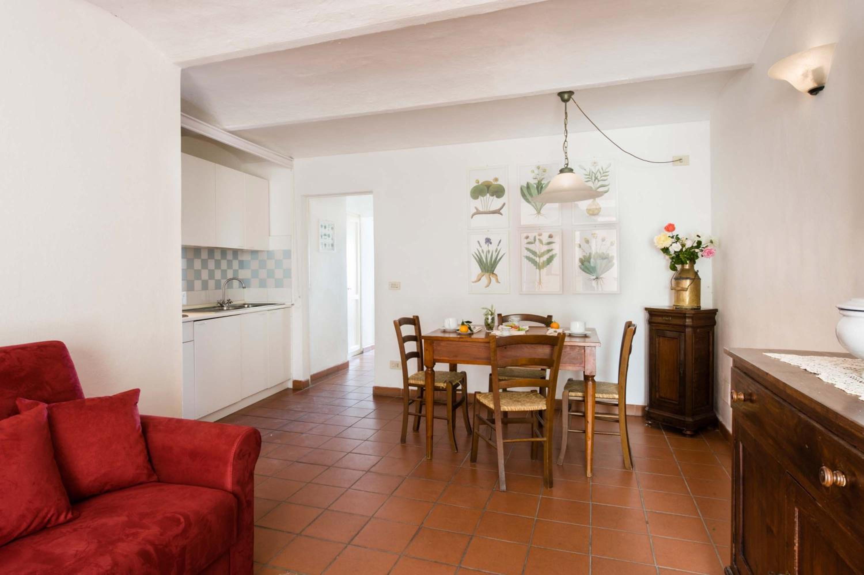 Two-Bedroom Apartment - Historical Center (4 Adults) photo 3