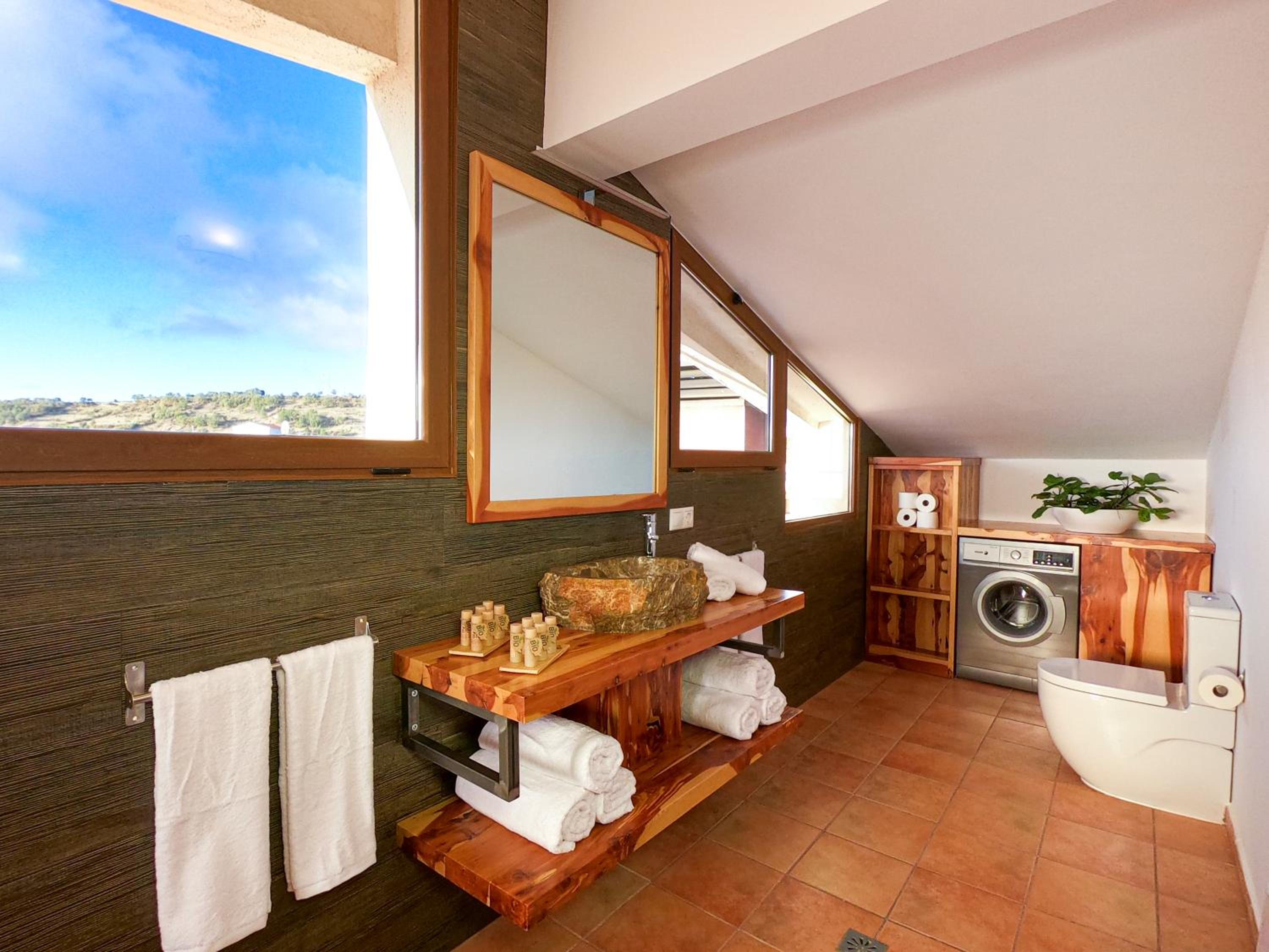 Five-Bedroom House photo 2