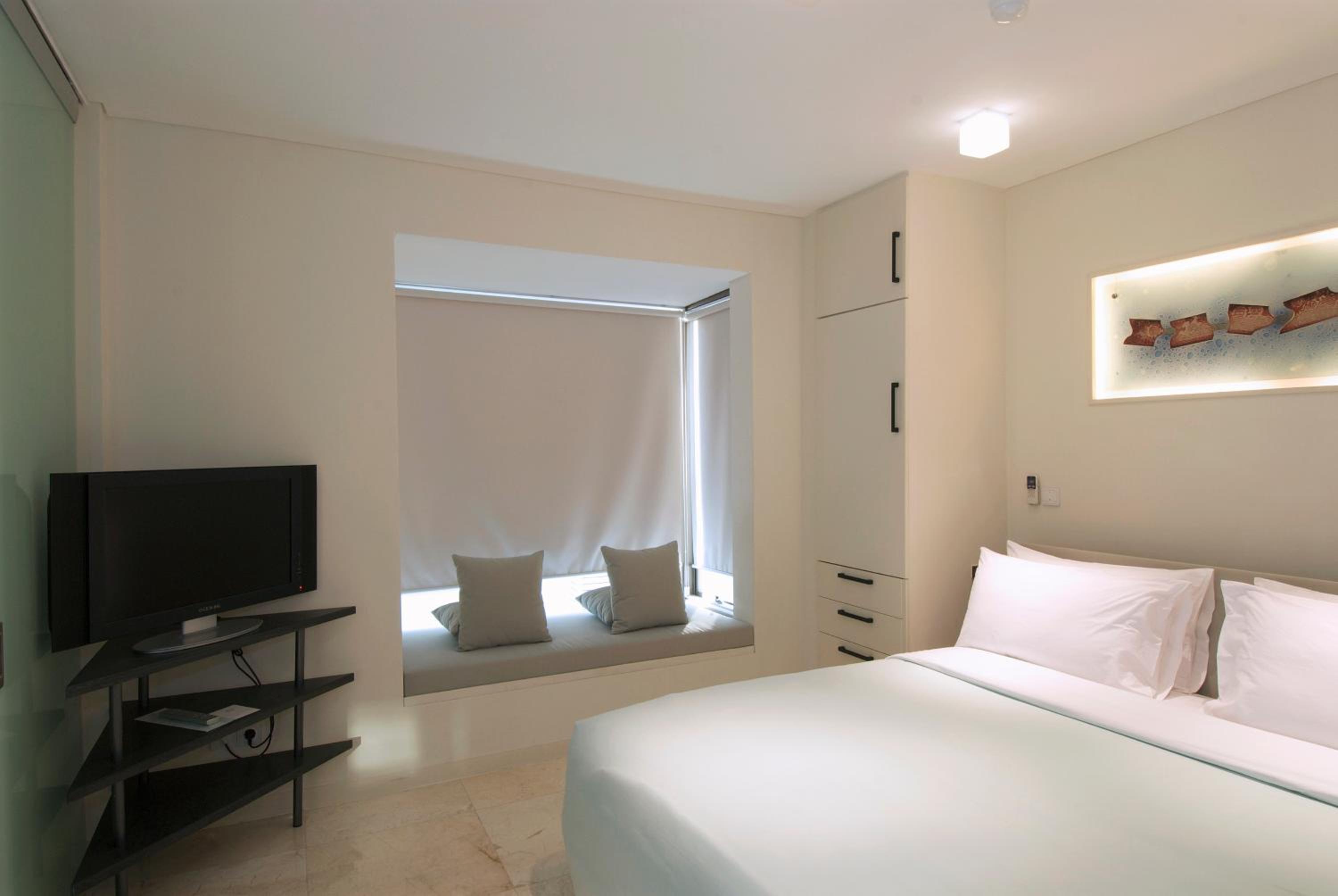 Two-Bedroom Suite - Photo 3