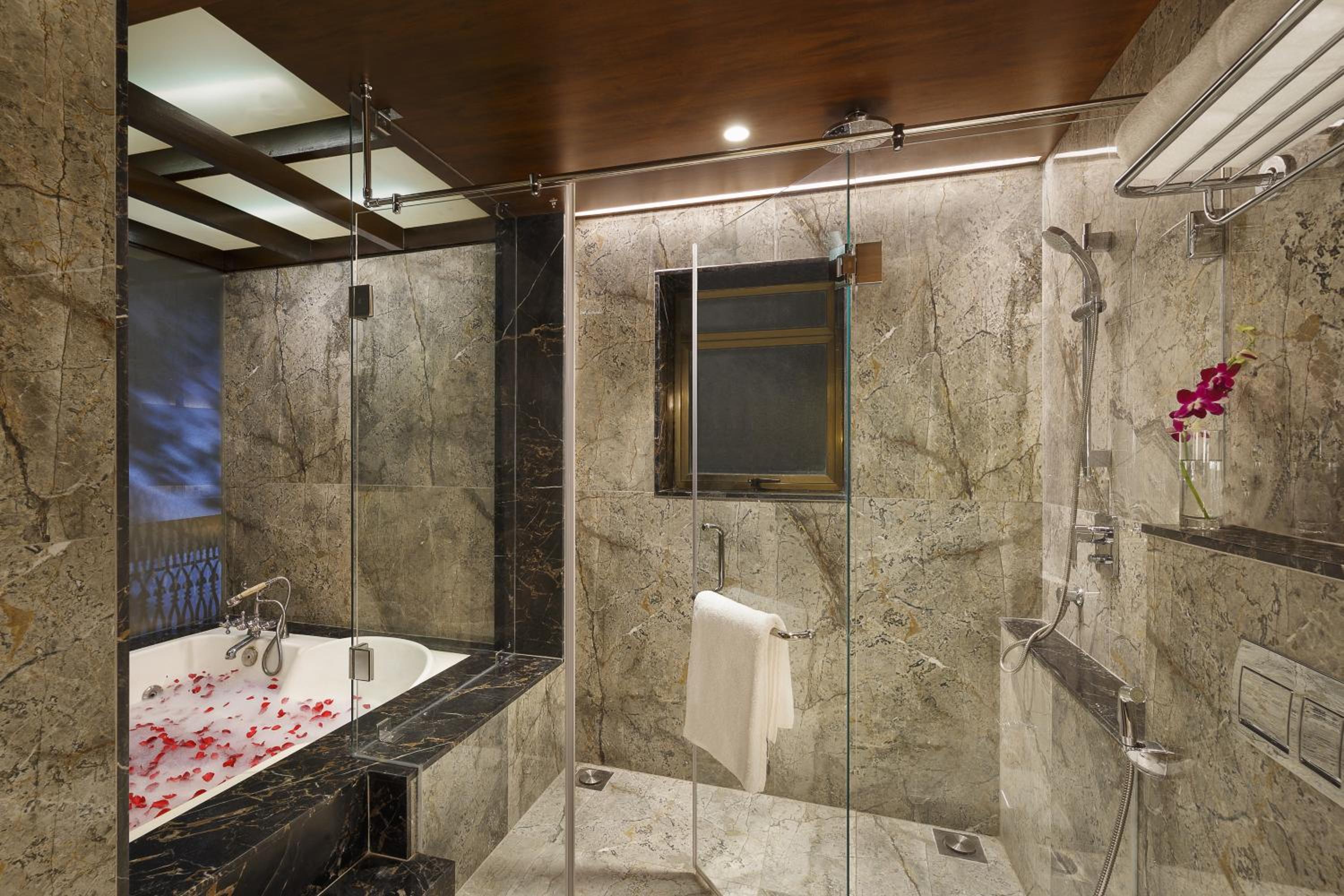 Executive Suite(Unlimited IMFL drinks for 2 hours (timing 17:00 hrs – 19:00 hrs at Citrus Cafe)) photo 3