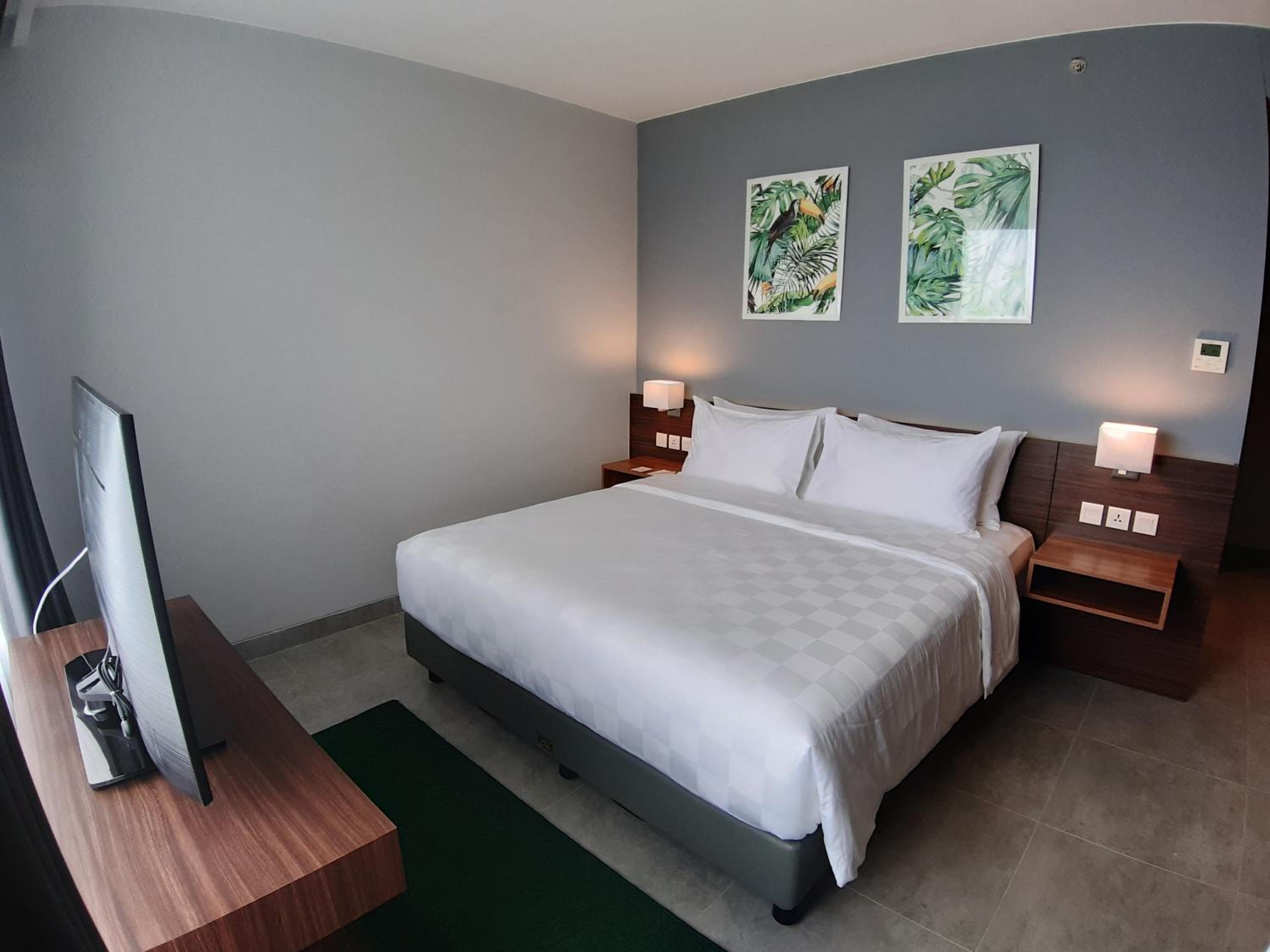 Superior Deluxe Queen Room - Photo 8