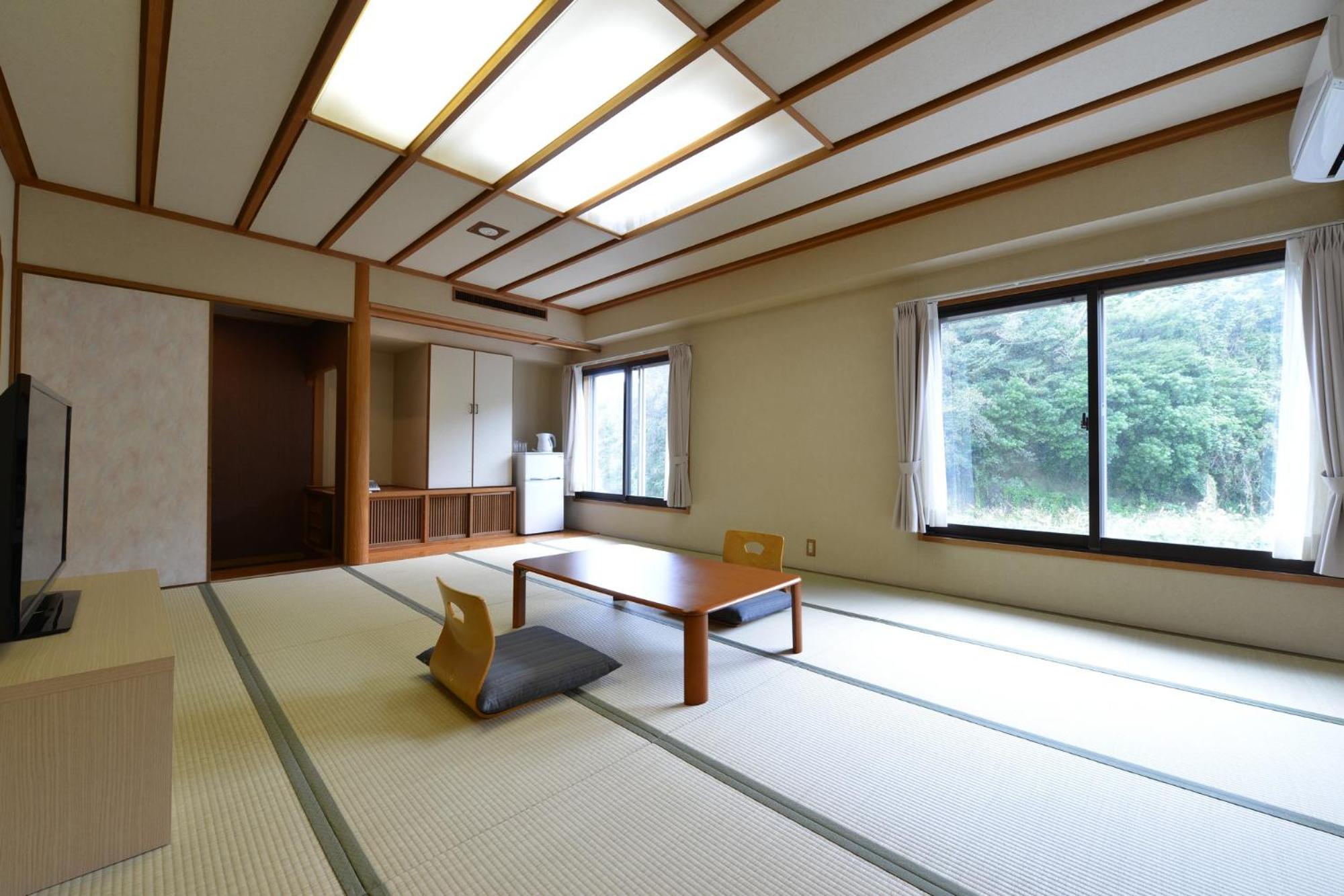 Economy Japanese-Style Room - Shared Bathroom - Non-Smoking - Main Building