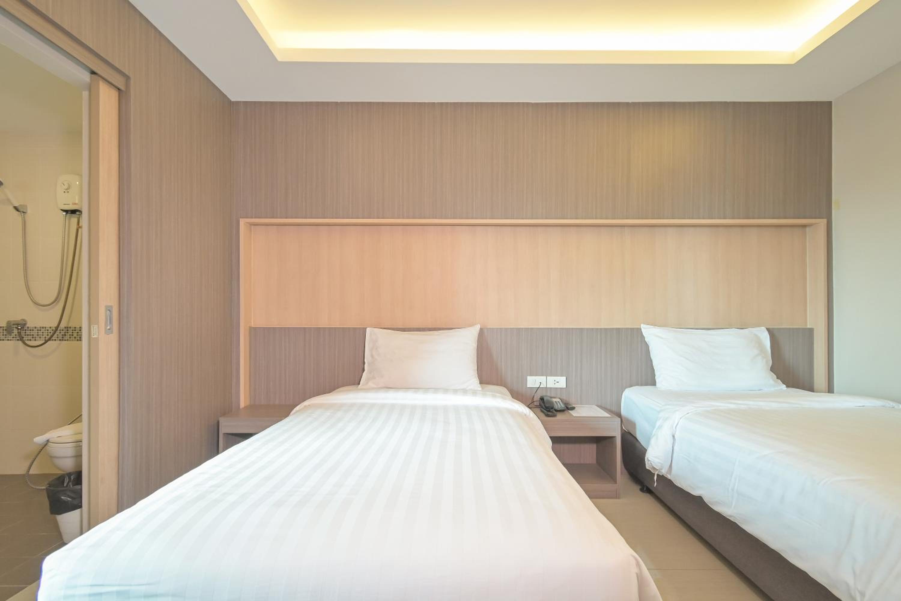 Deluxe Twin Room photo 3