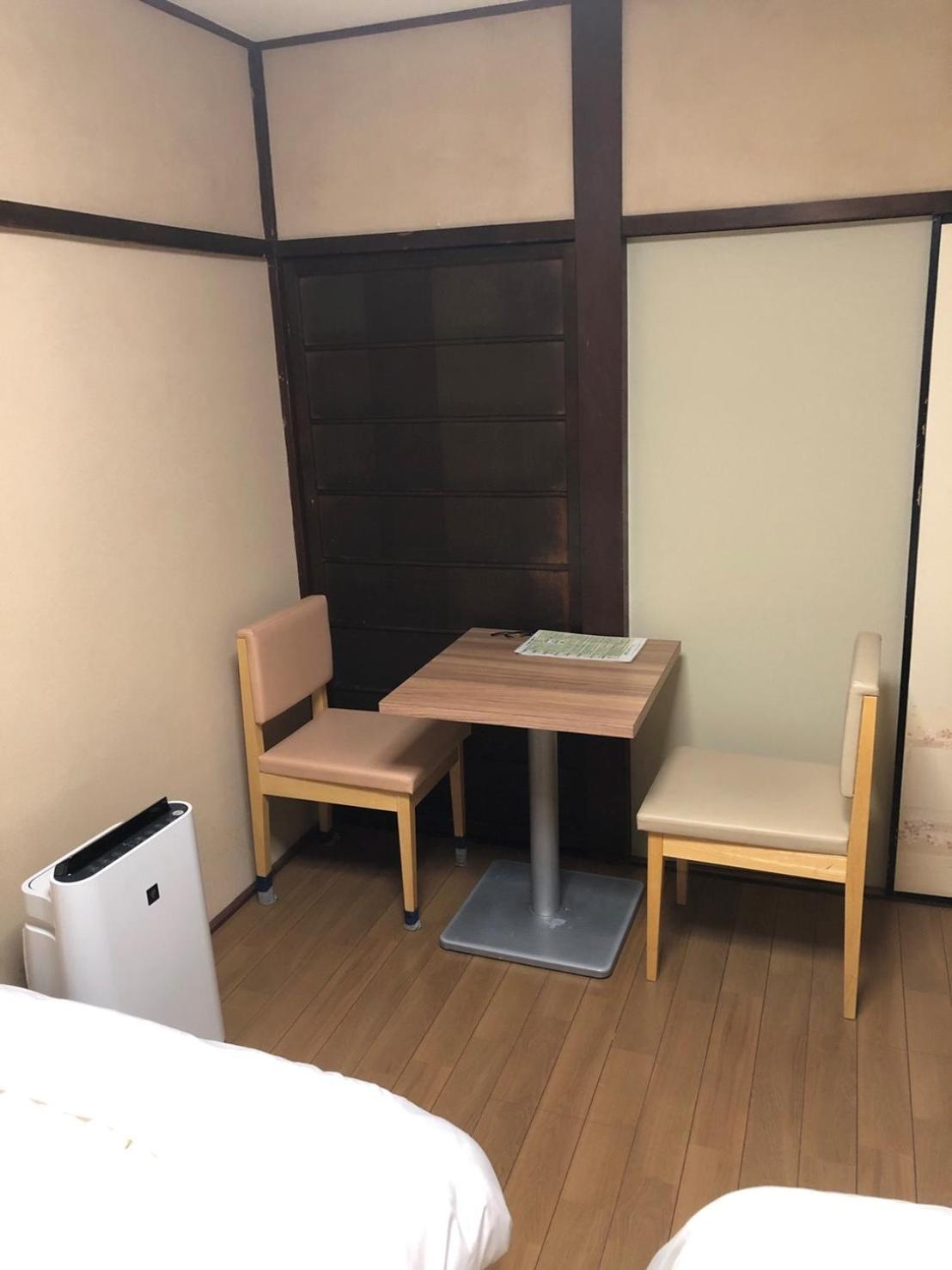 Twin Room with Shared Bathroom photo 2