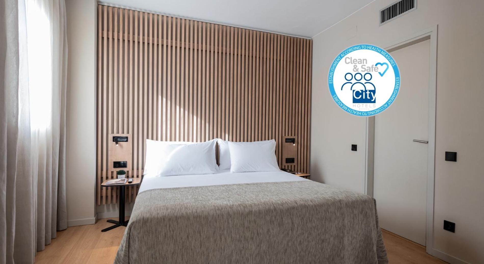 Premium Double or Twin Room photo 3