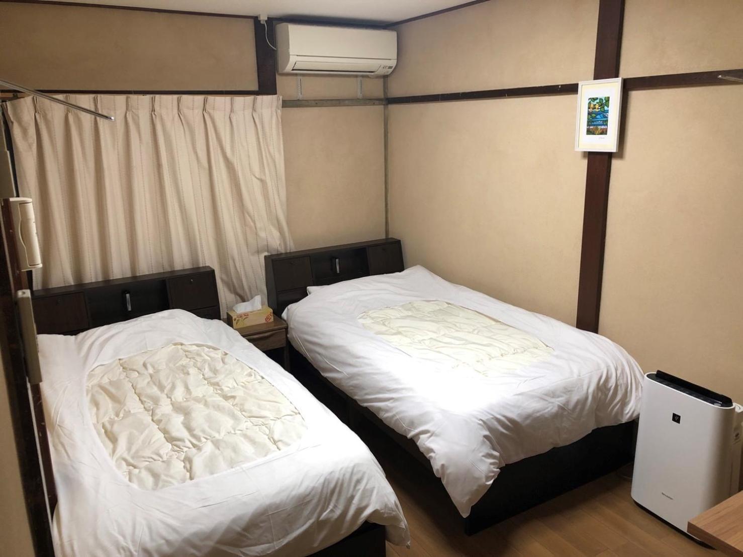 Twin Room with Shared Bathroom photo 1