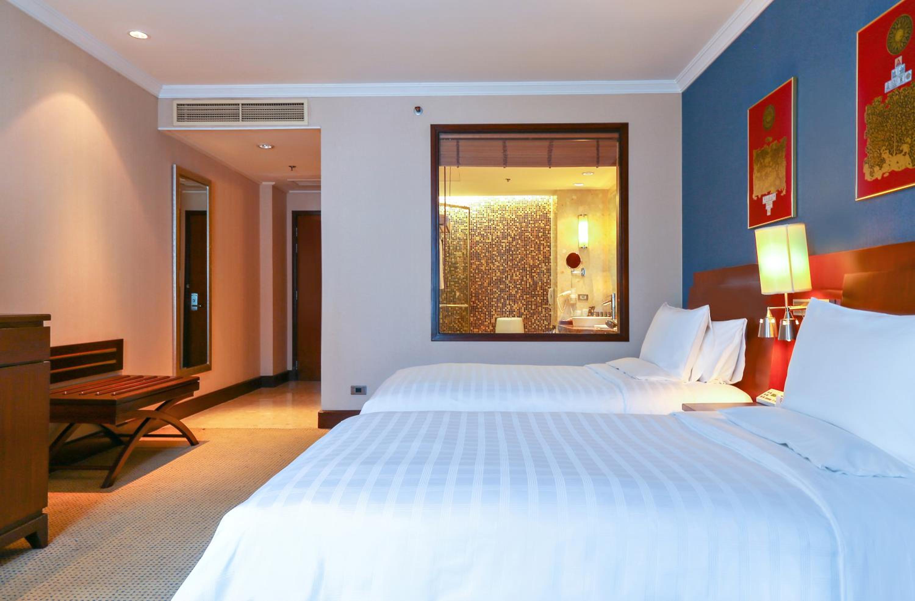 Twin Room with Pool View thumbnail 5