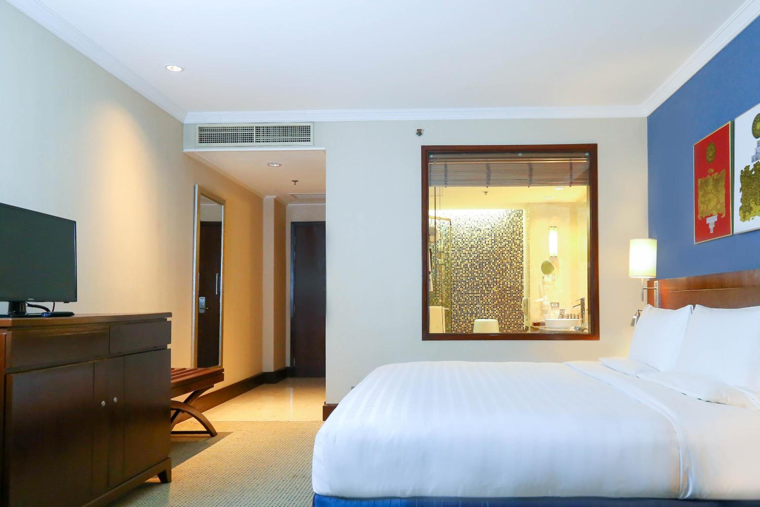 King Room thumbnail 5