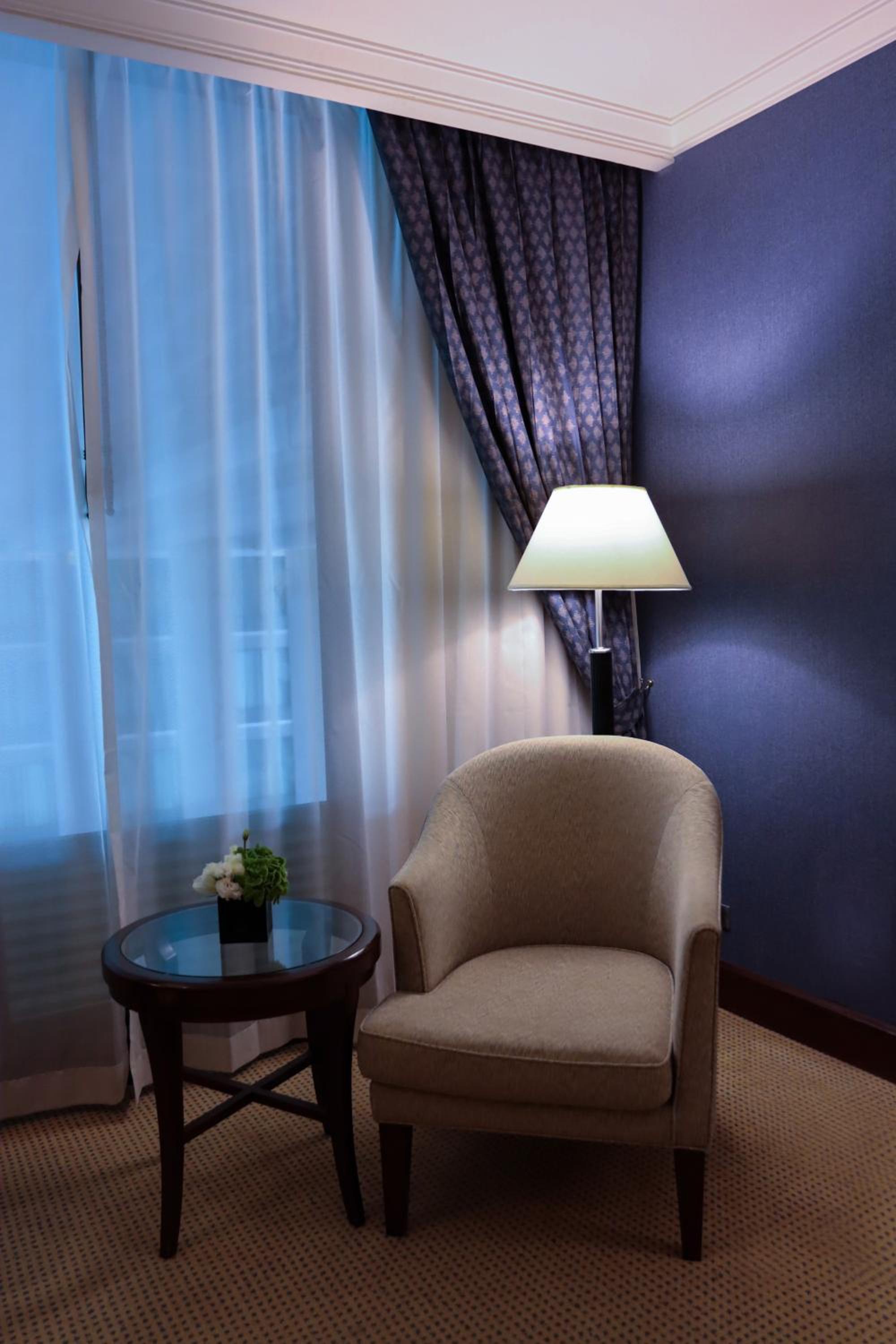 King Room thumbnail 6