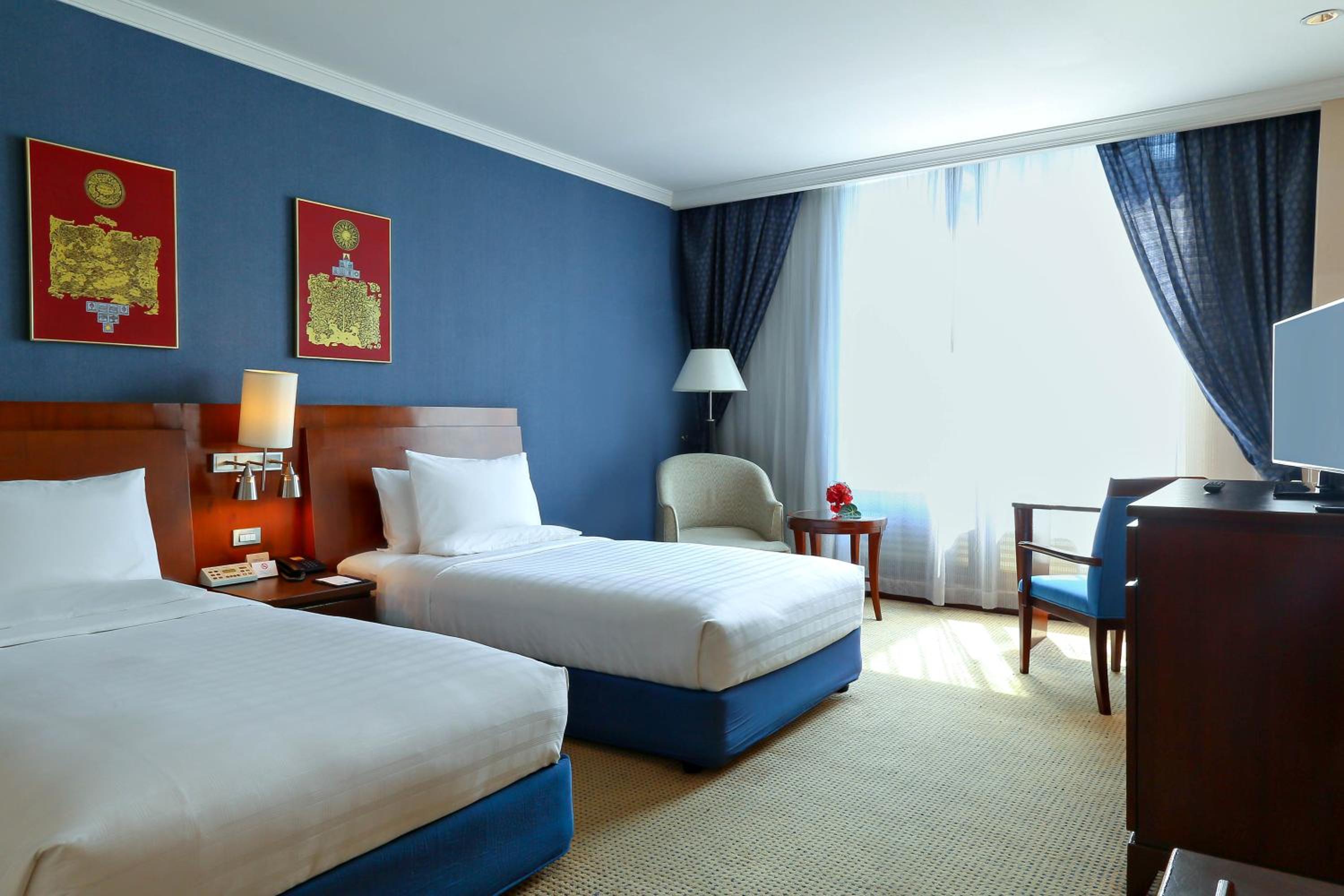 Twin Room with Garden View thumbnail 5