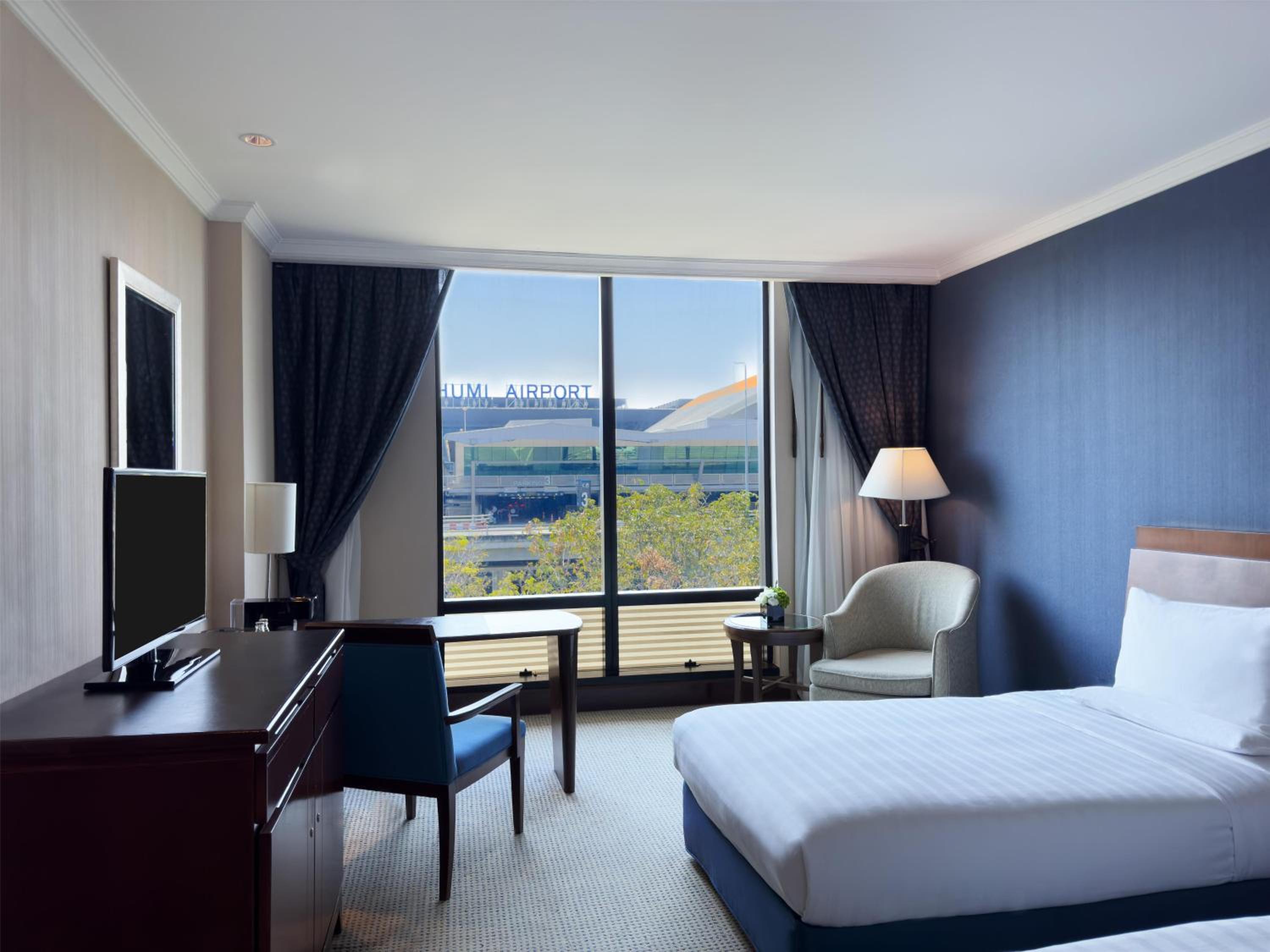 Twin Room with Airport View