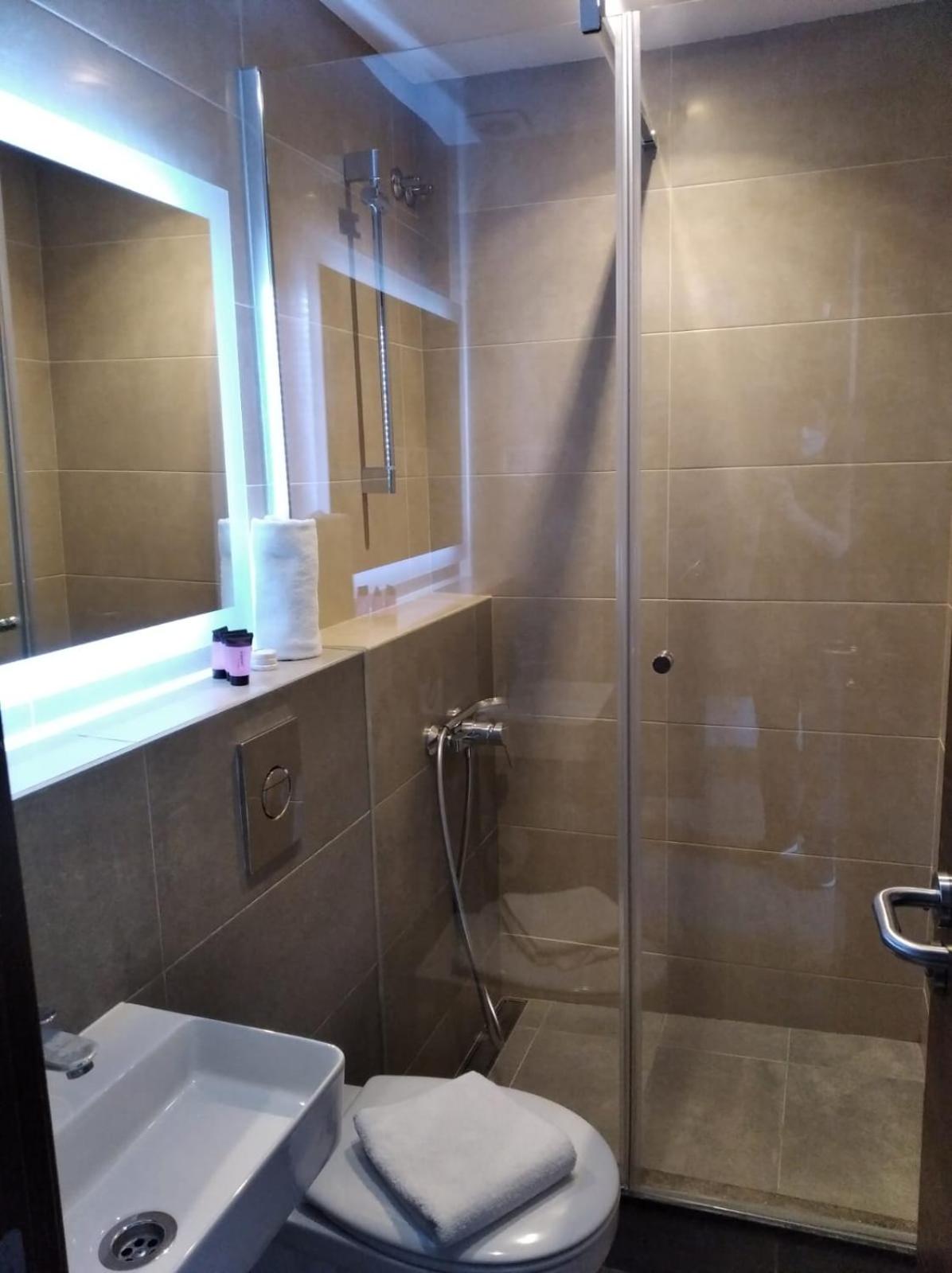 Double Room with Private Bathroom photo 2
