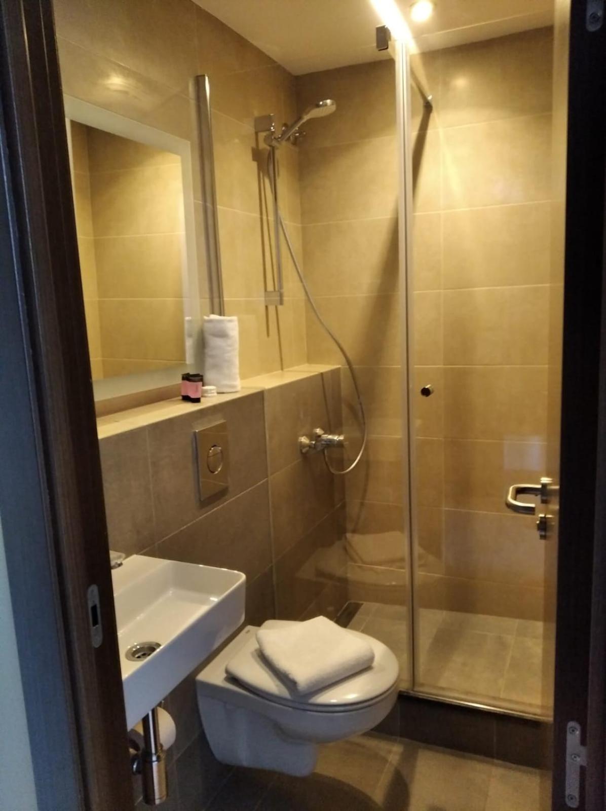 Double Room with Extra Bed and private bathroom photo 2